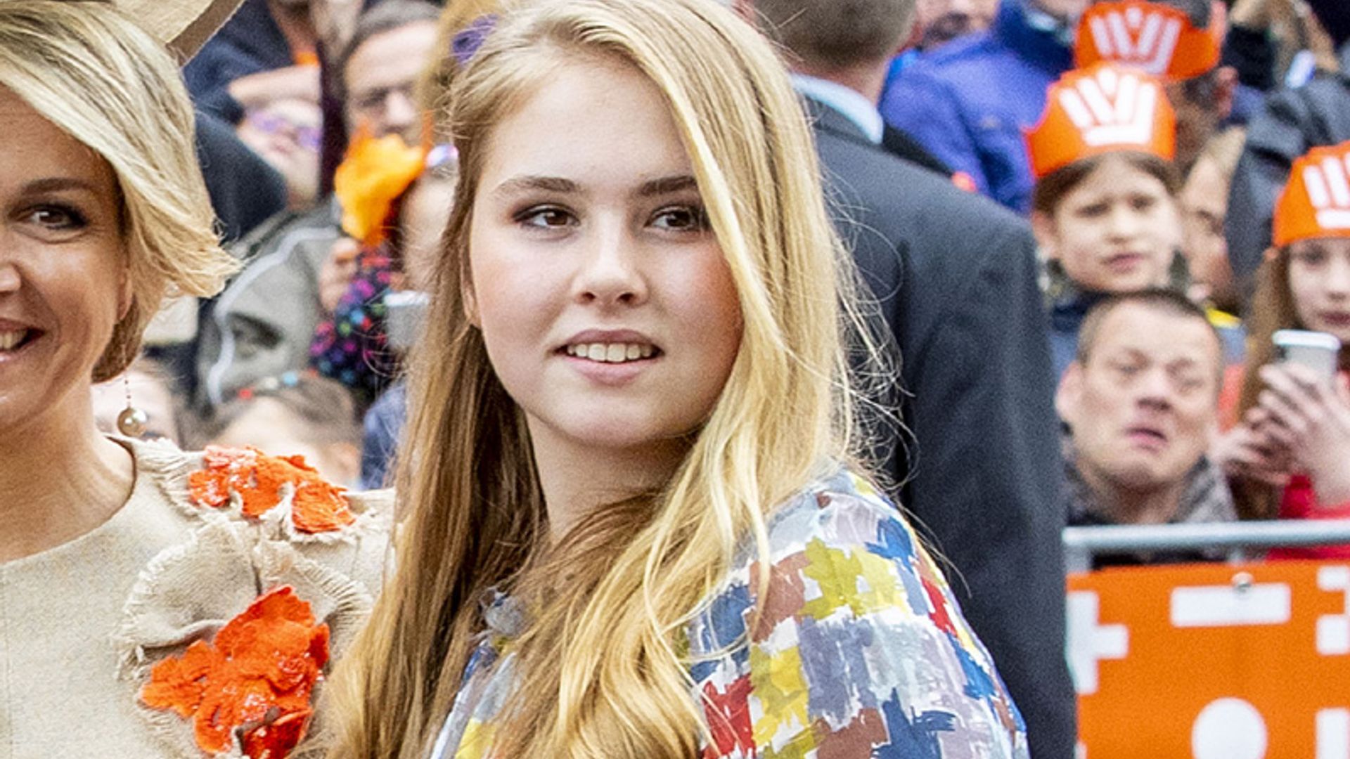 Vestido a lo Meghan Markle y bolso de Máxima, el estilo de Amalia de Holanda promete