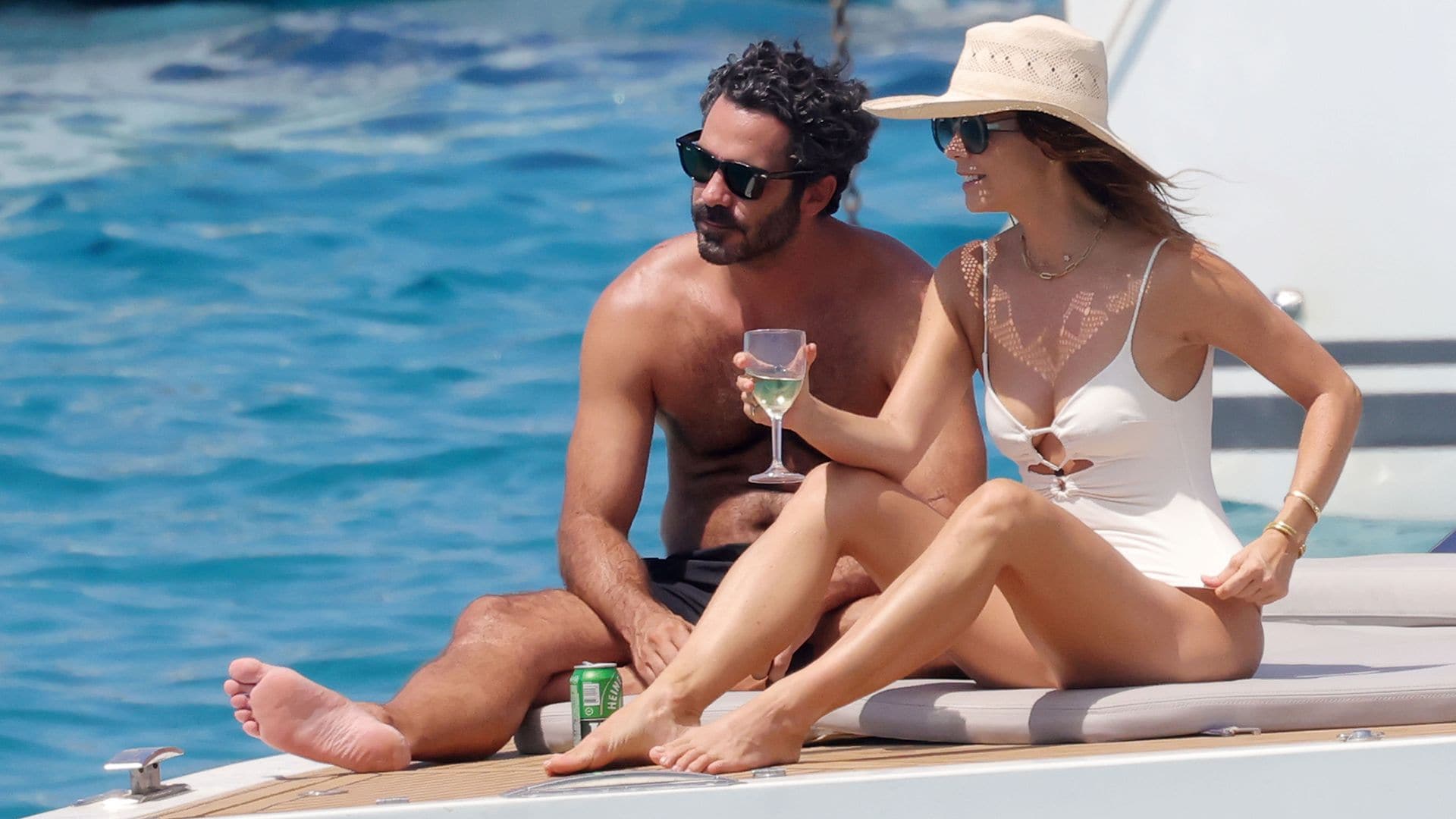 Juana Acosta: besos de película en alta mar con Pablo García-Andrade, en su segundo verano de amor