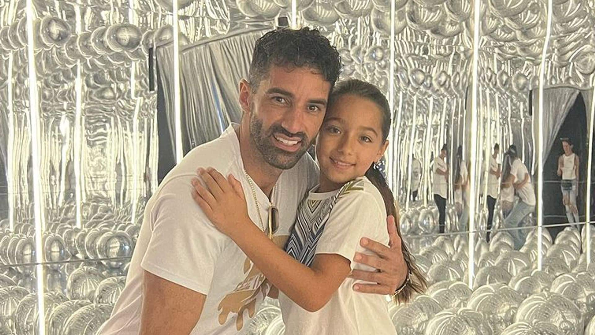 Toni Costa, acompañado de su hija Alaïa, recibe a su papá en Miami por primera vez en 13 años