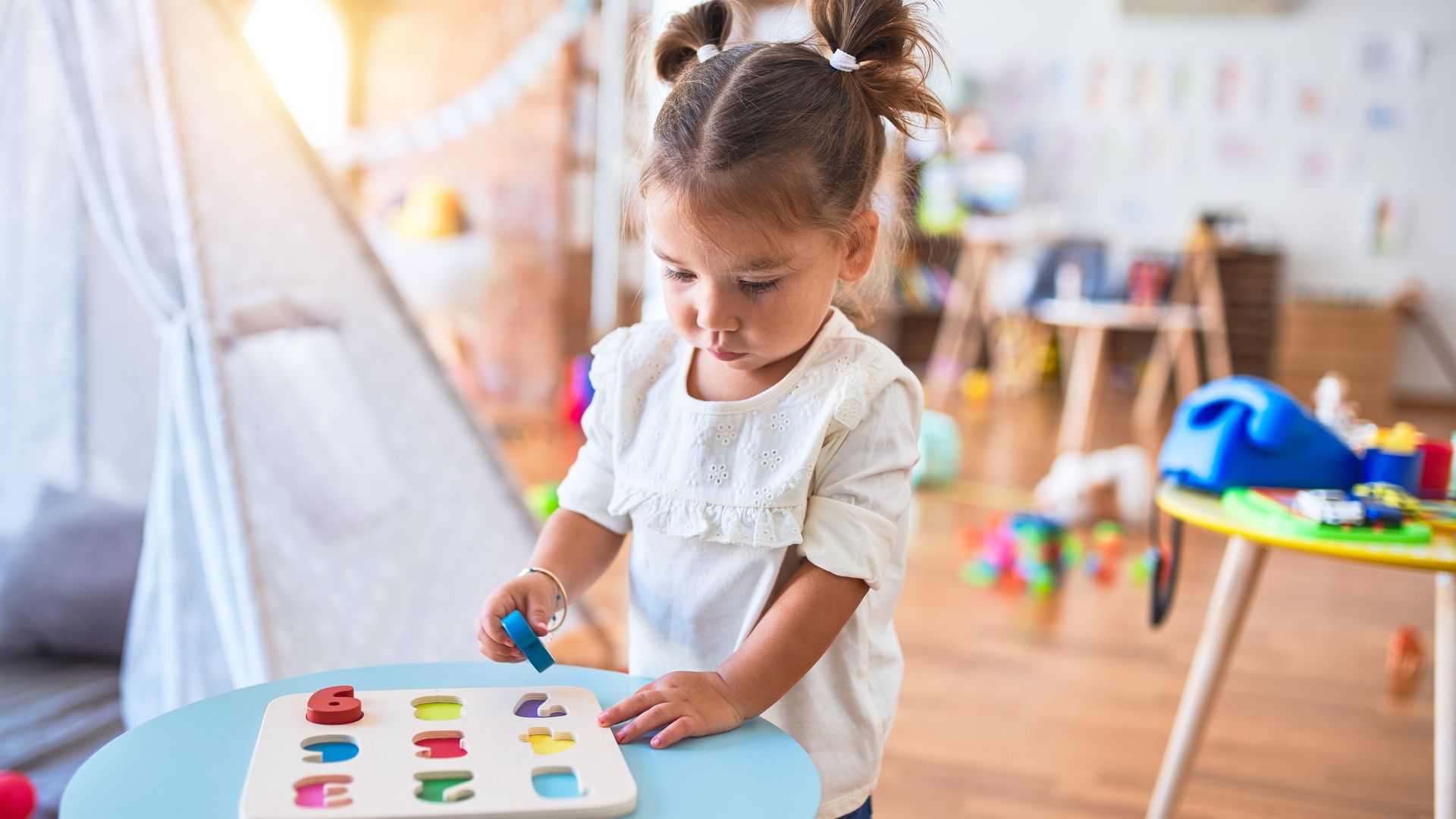 Enséñalo a ordenar y organizar sus juguetes con el método Montessori