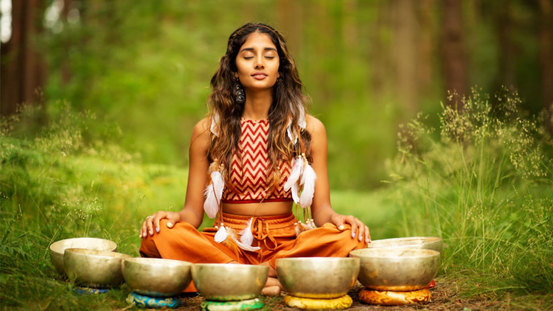 Las 19 posturas de yoga que desbloquean los chakras