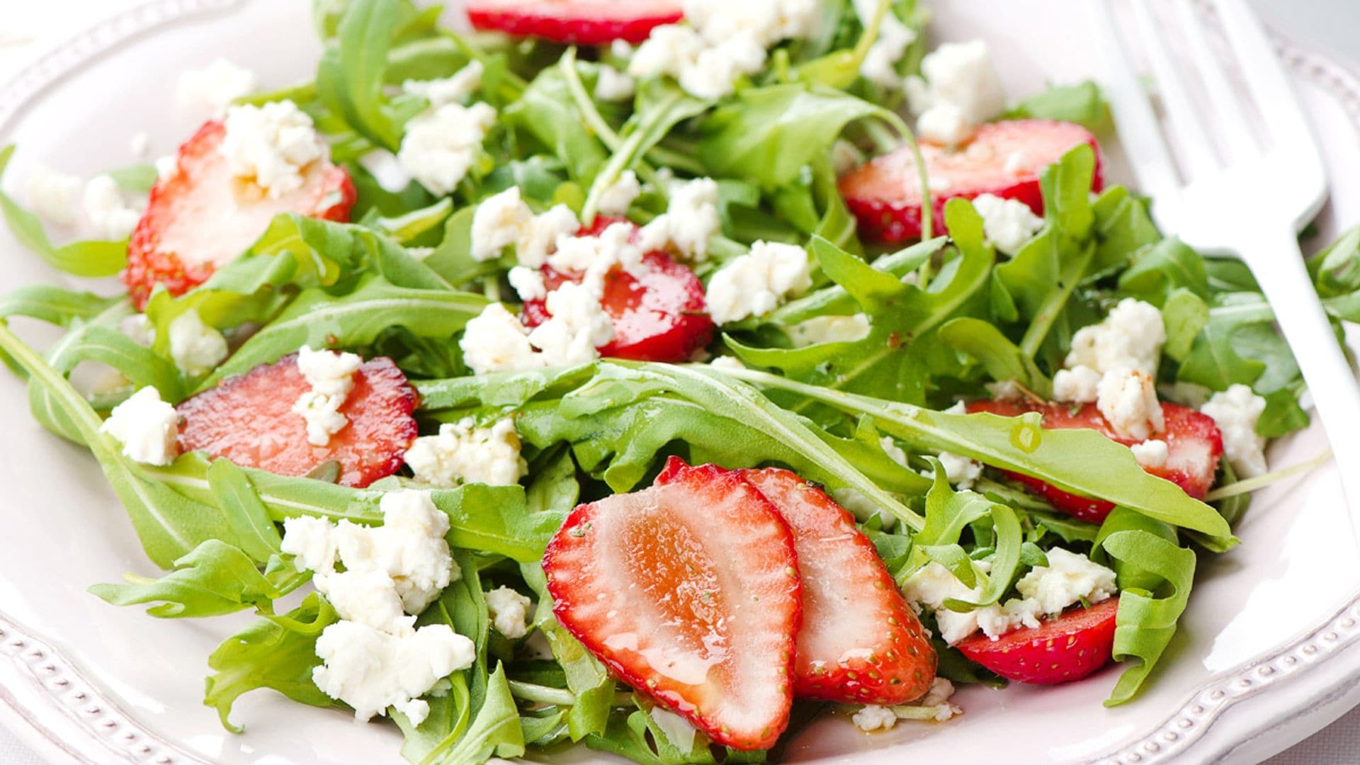 Ensalada de rúcula, ricotta y fresas