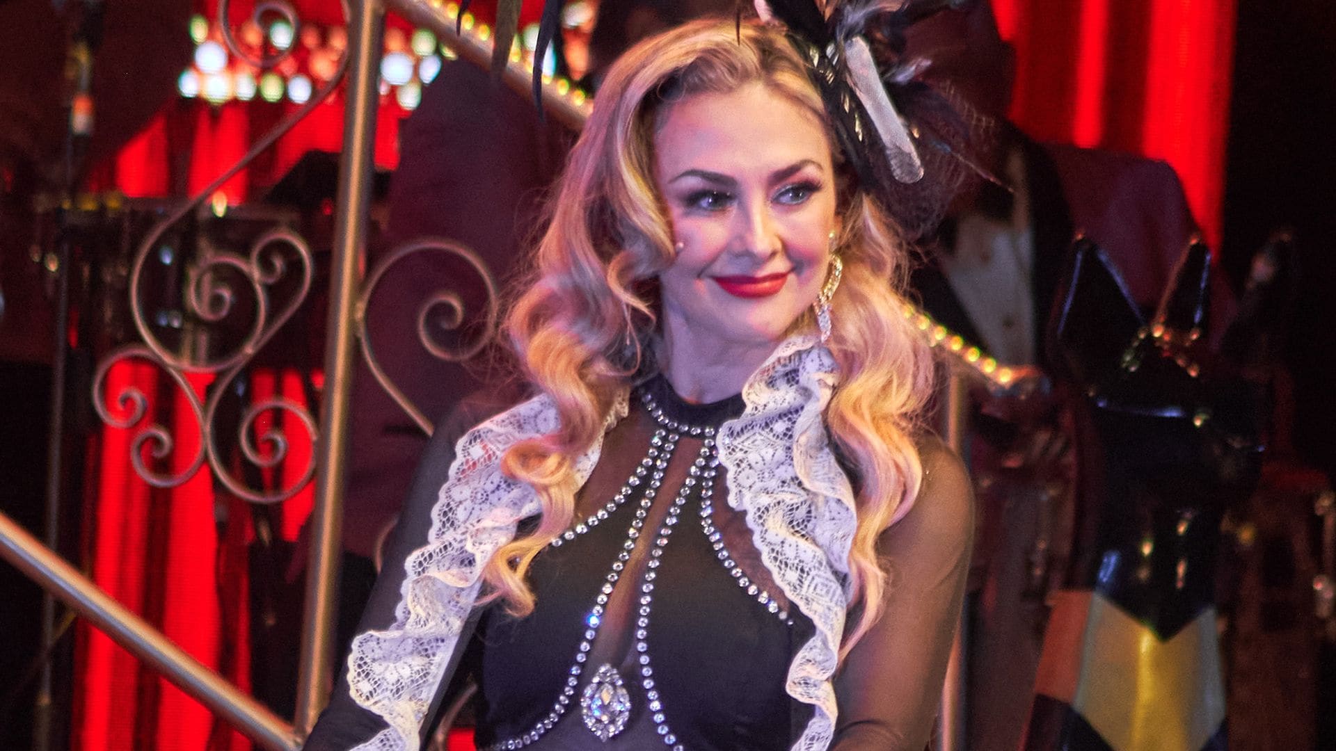 Aracely Arámbula llora por la ausencia de sus padres en el estreno de 'Perfume de Gardenia'