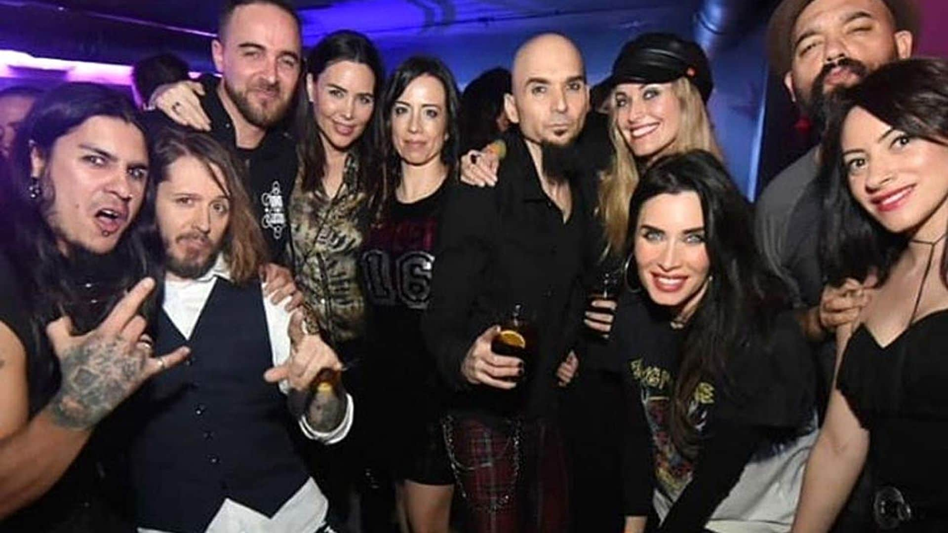 Pilar Rubio le pone 'rock and roll' a su cuarto embarazo en un concierto con amigos