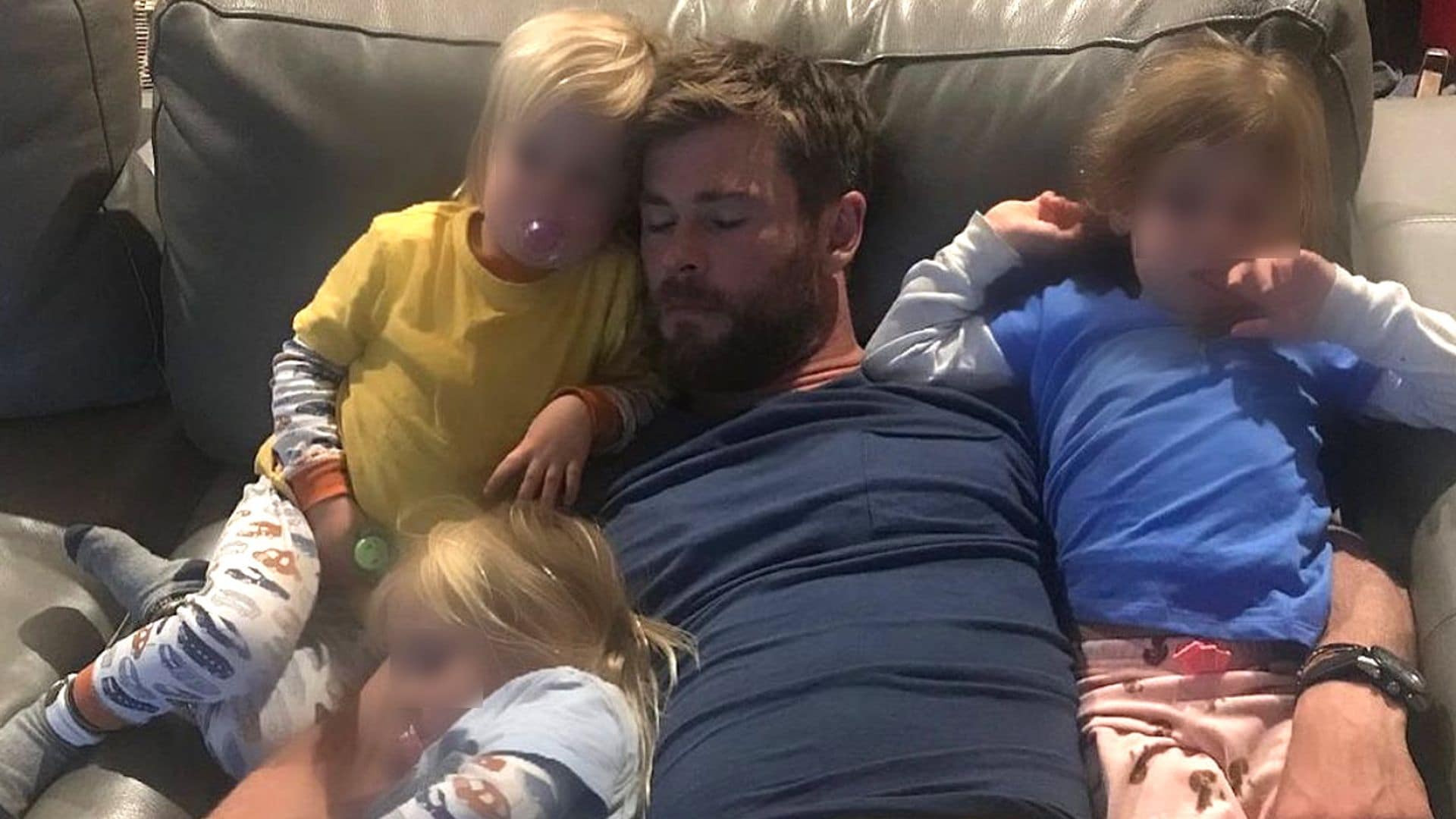 El despertar de Chris Hemsworth con su hija presentándole a un 'simpático visitante': ¡una rana!