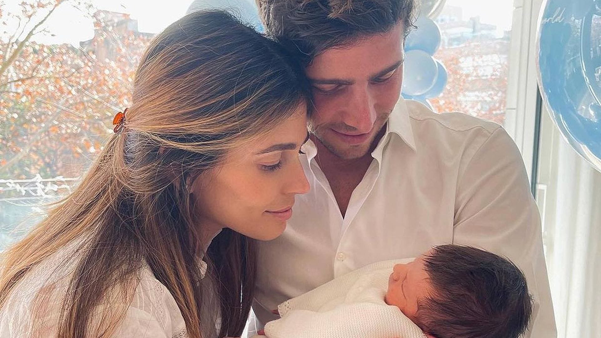 Las tiernas imágenes con las que Sergi Roberto y Coral Simanovich han presentado a su segundo hijo