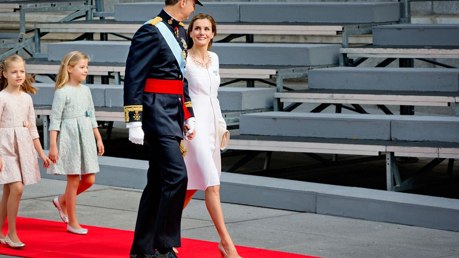 El fabuloso primer look de la reina Letizia, una histórica elección que nos impactó hace 9 años