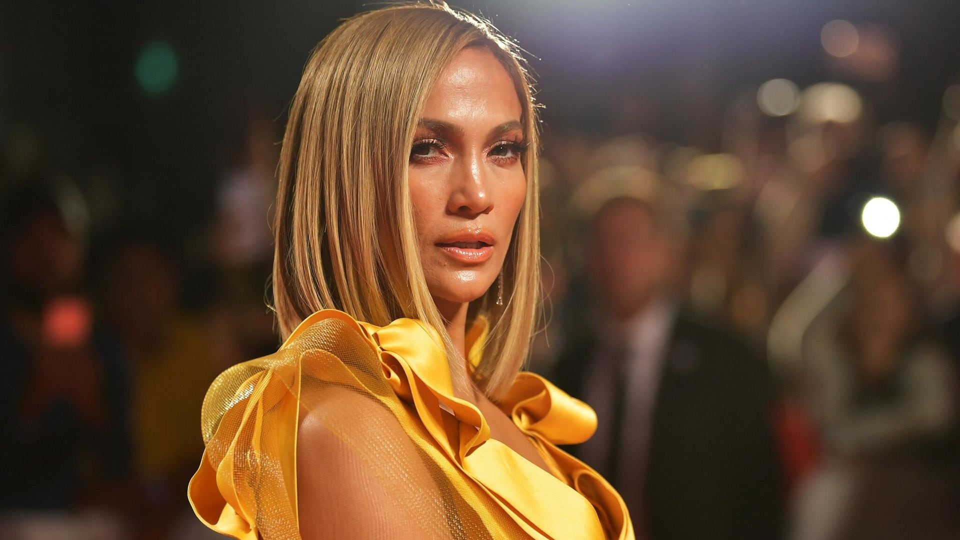 El truco express de Jennifer Lopez para cubrir las raíces