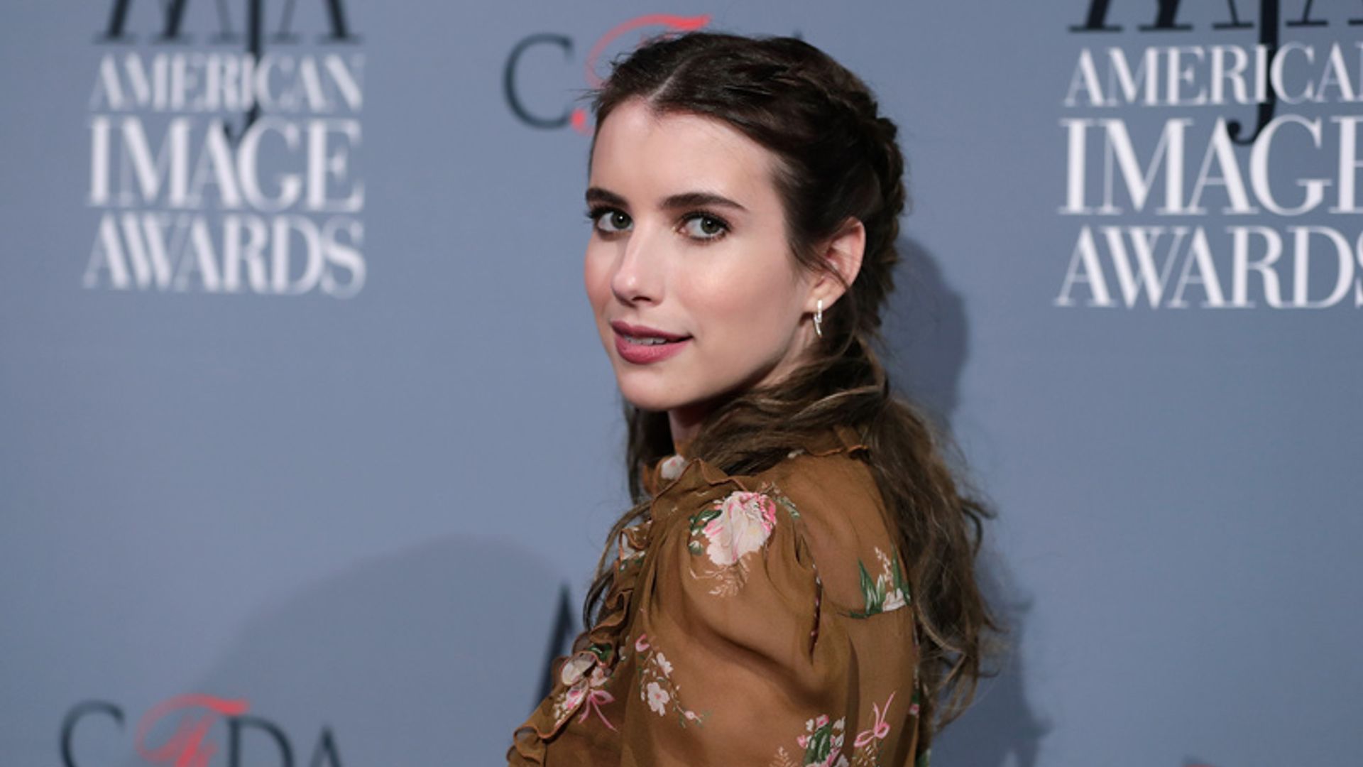 Nueve peinados fáciles inspirados en Emma Roberts que tú también podrás llevar