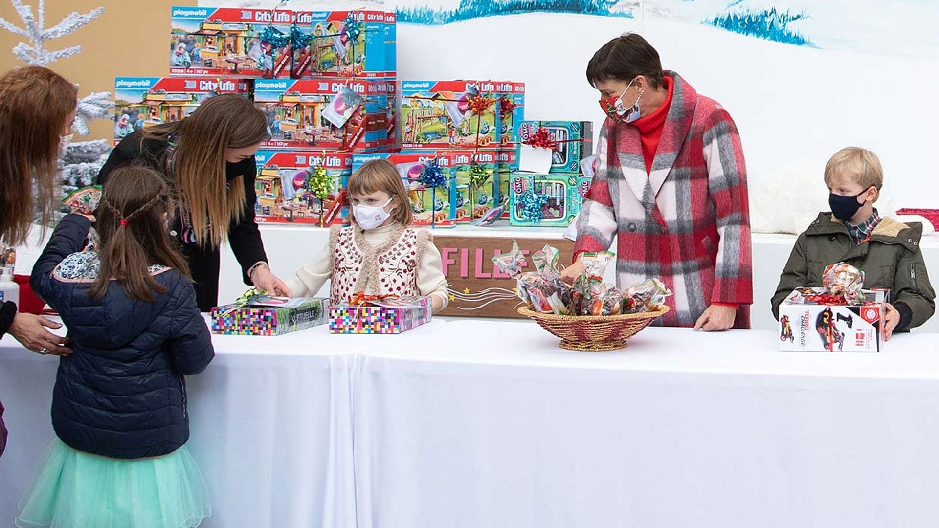 ¡Sin sus padres! Jacques y Gabriella, protagonistas absolutos en la entrega de regalos de Navidad en Mónaco