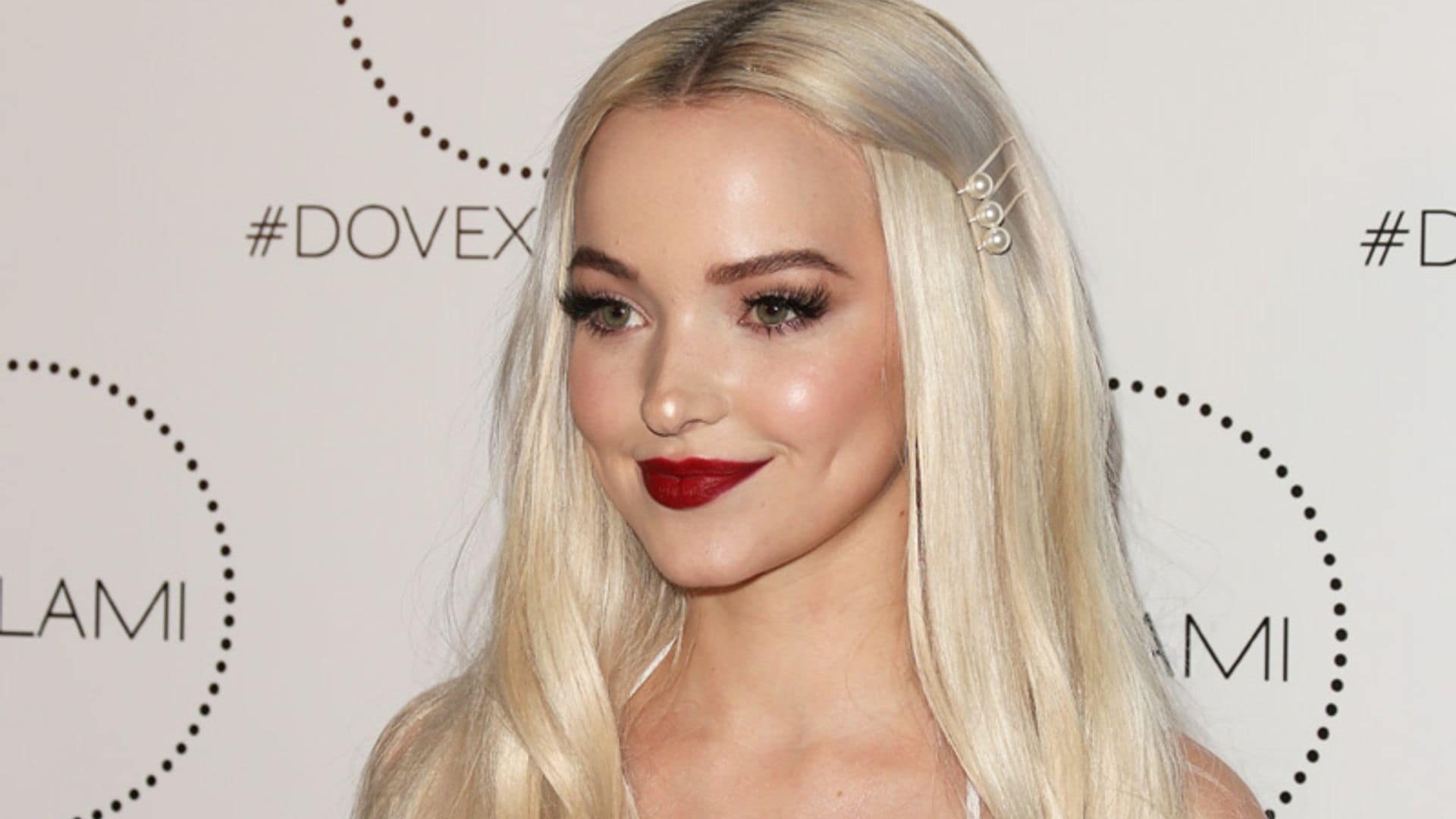 Dove Cameron o cómo llevar el accesorio más 'it' para el cabello: las horquillas