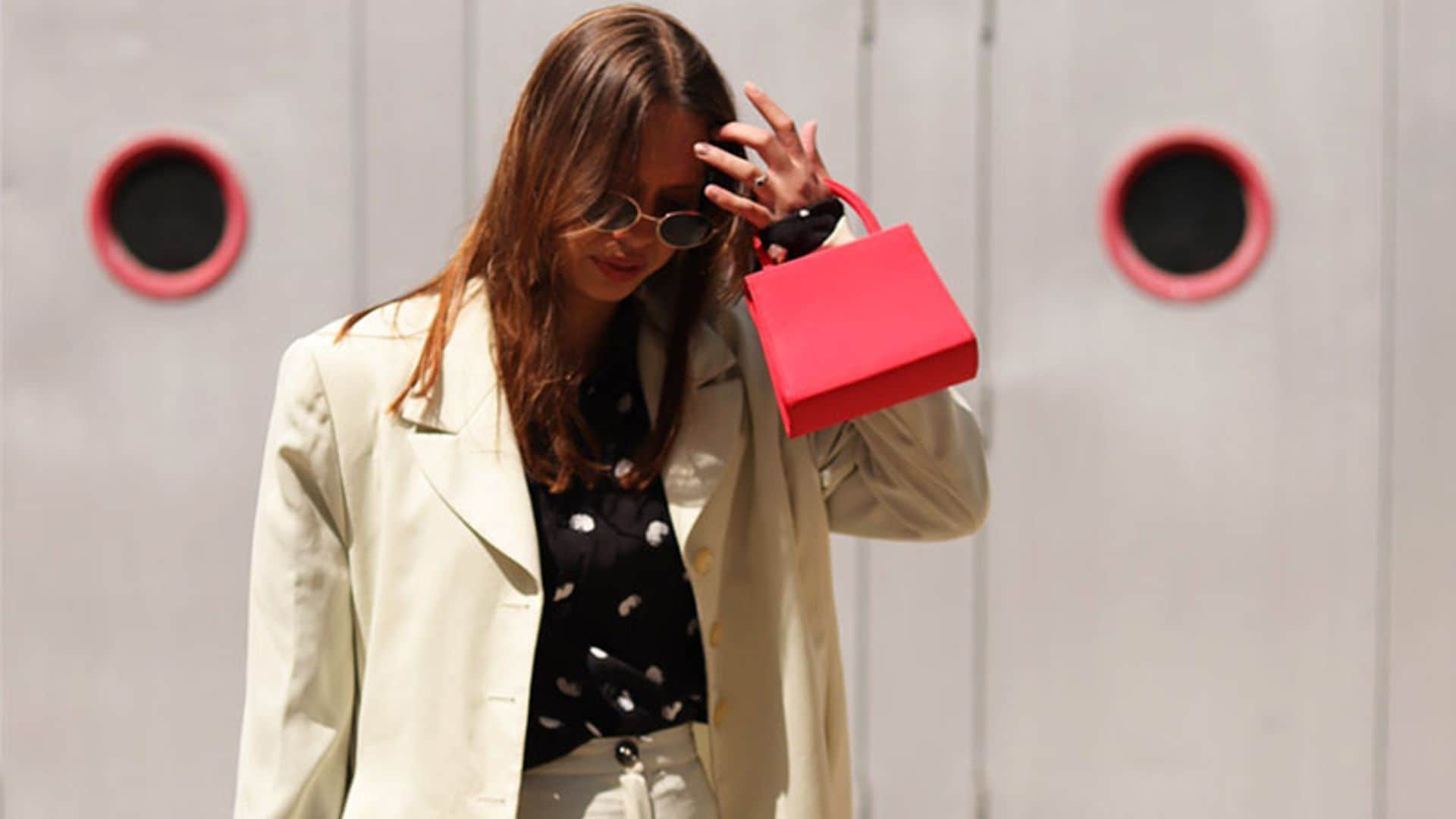 Con traje o vestido, las invitadas de Fashion Week Madrid aciertan de beige y blanco