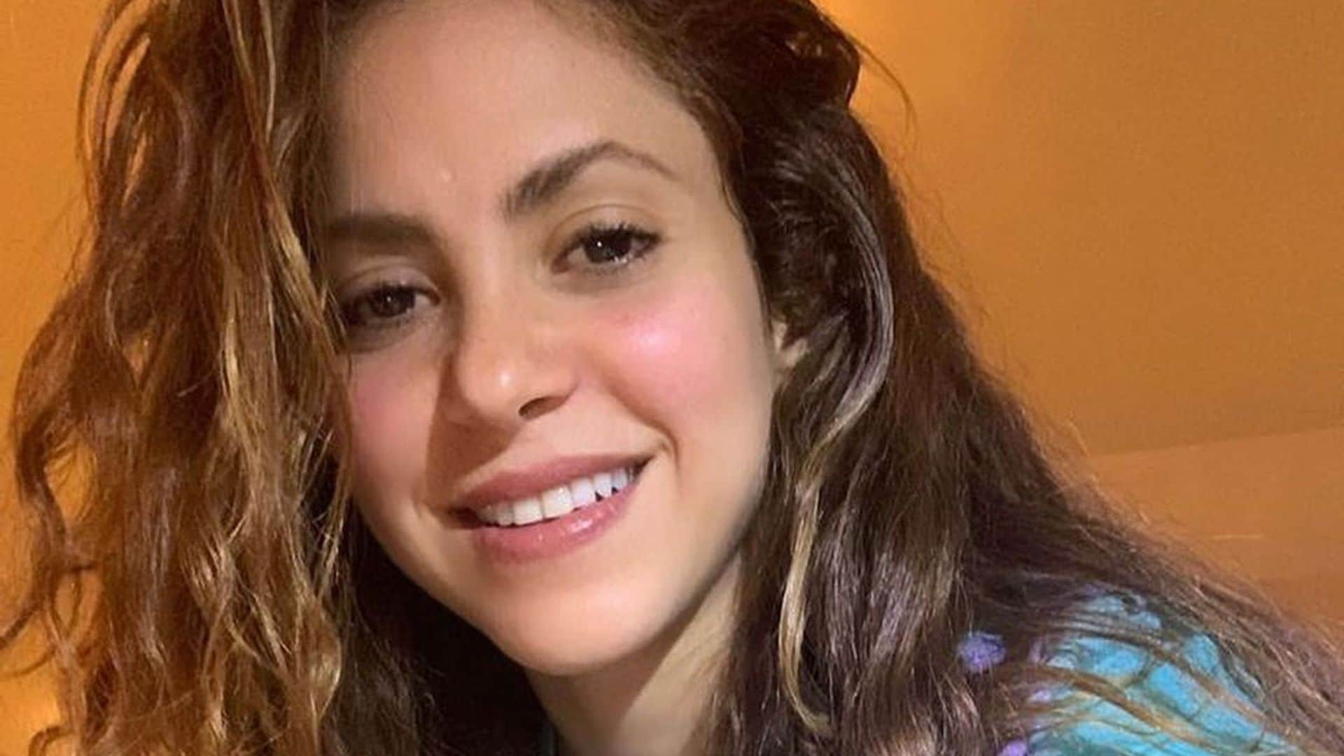 Ni te imaginas quién está detrás del nuevo estilismo que luce Shakira durante la cuarentena