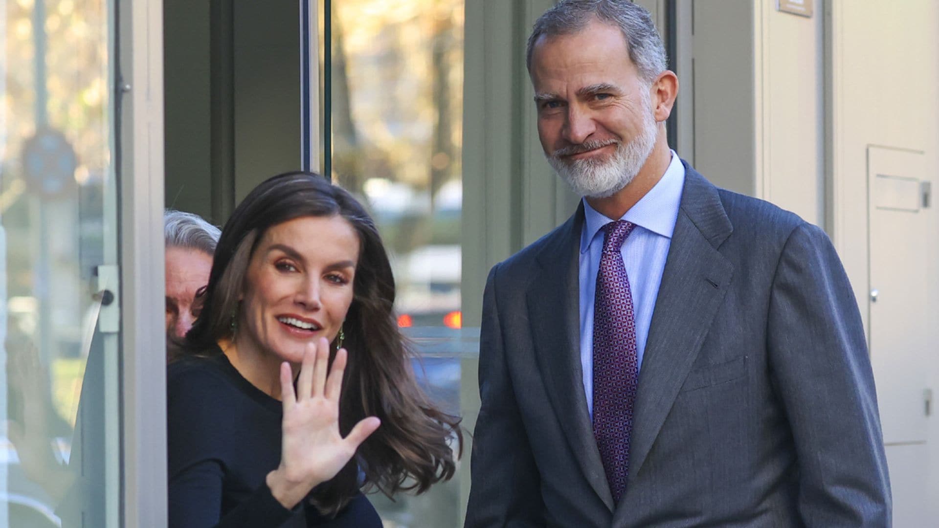 Los reyes Felipe y Letizia acuden a la celebración por el 60 cumpleaños de la infanta Elena junto al resto de la familia