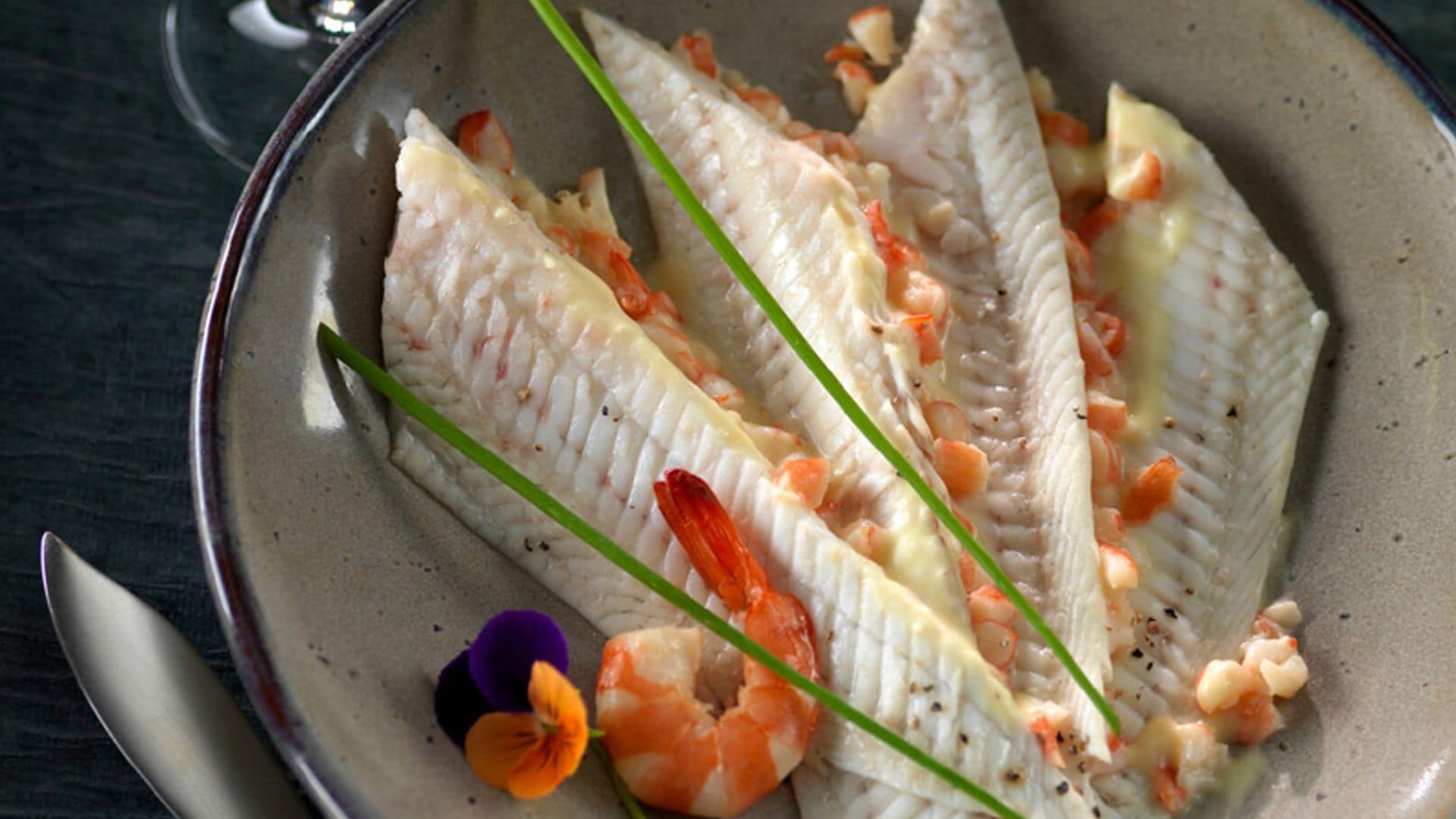 Filetes de lenguado con salsa de champán y gambas