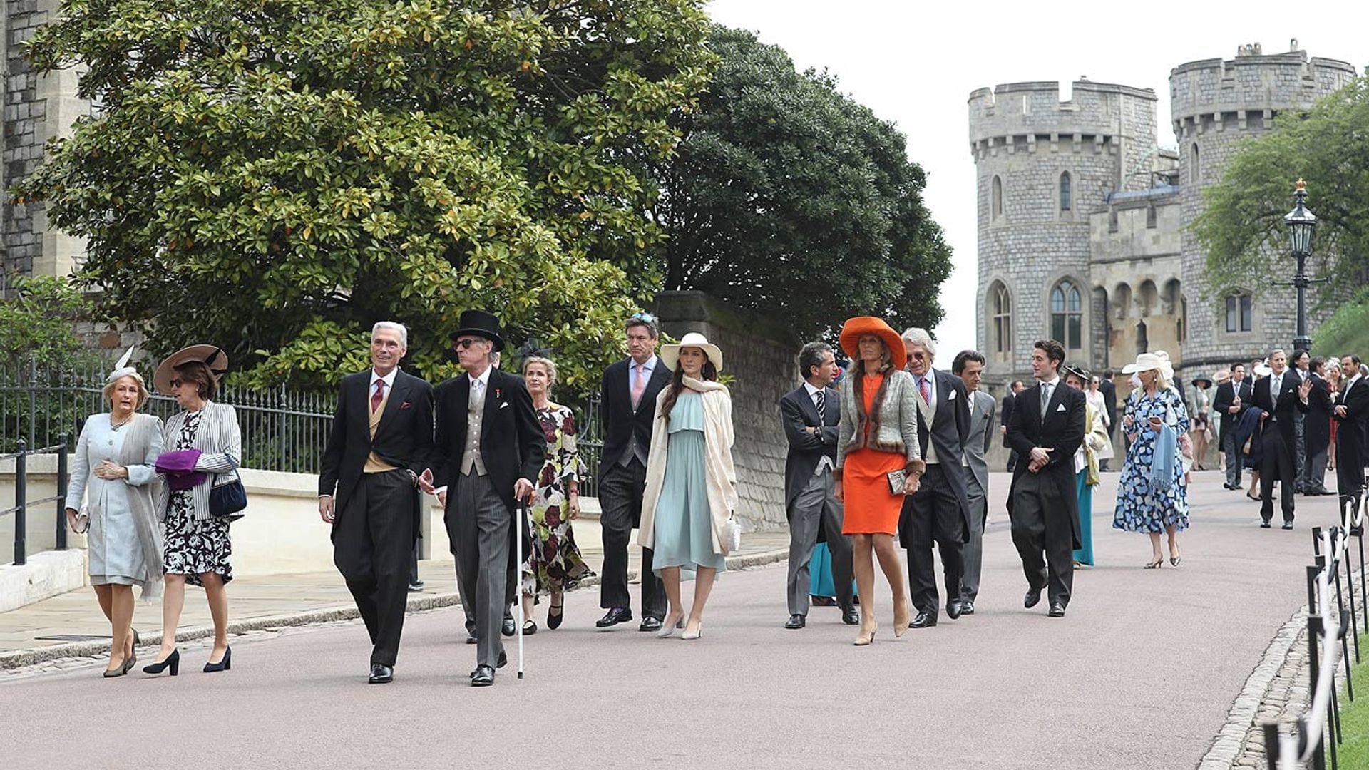 El colorido desfile de invitados en la boda de Lady Gabriella Windsor y Thomas Kingston