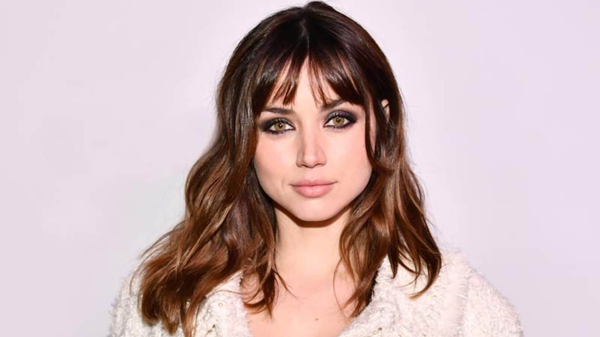 Ana de Armas o por qué el flequillo es una buena opción para los rostros ovalados