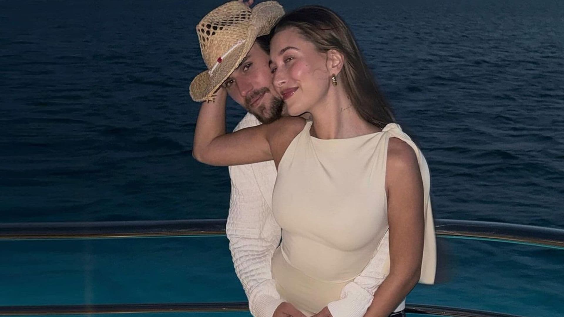 ¿Será niño o niña? Analizamos las pistas que ha dejado Hailey Bieber sobre su primer bebé