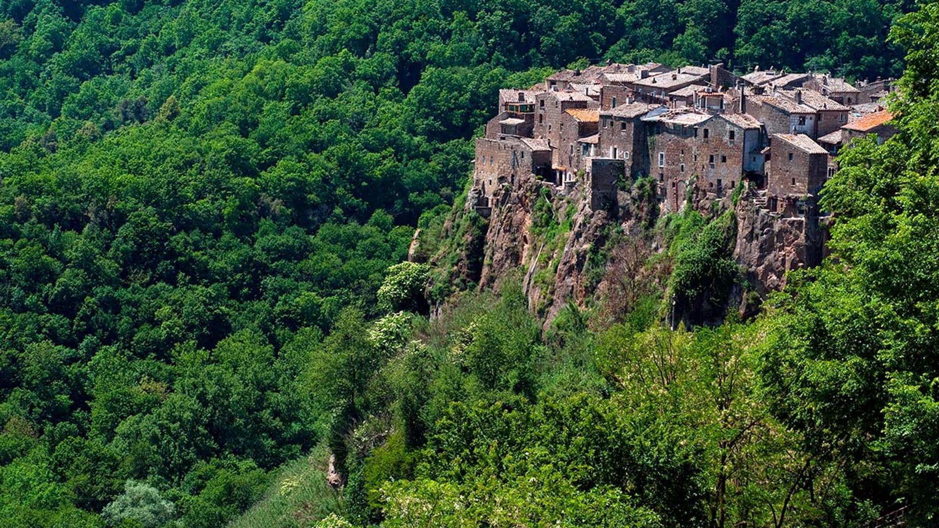 Pueblos asentados en lugares increíbles