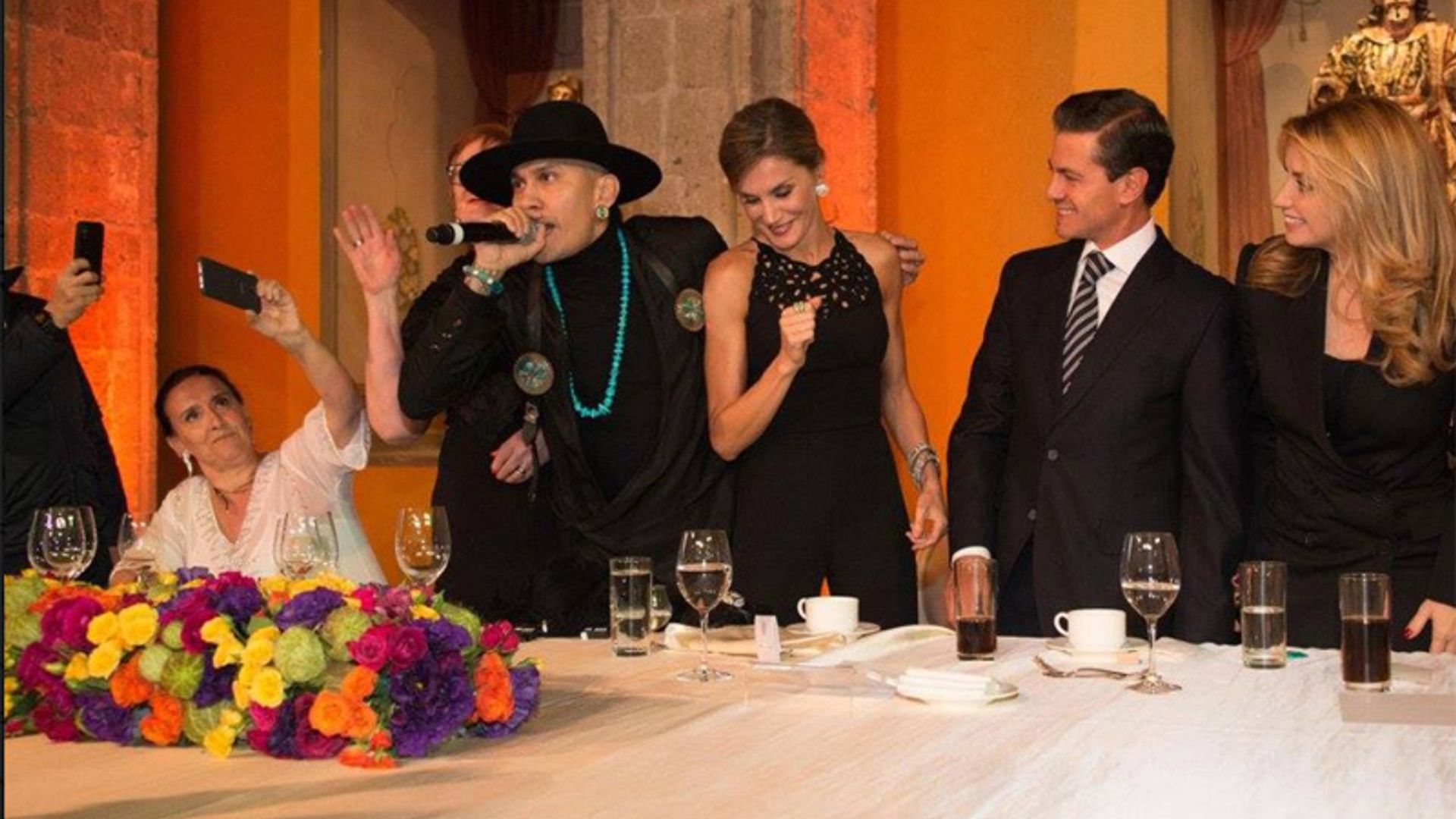 En vídeo: La divertida cena de bienvenida en México con doña Letizia moviéndose a ritmo de Taboo