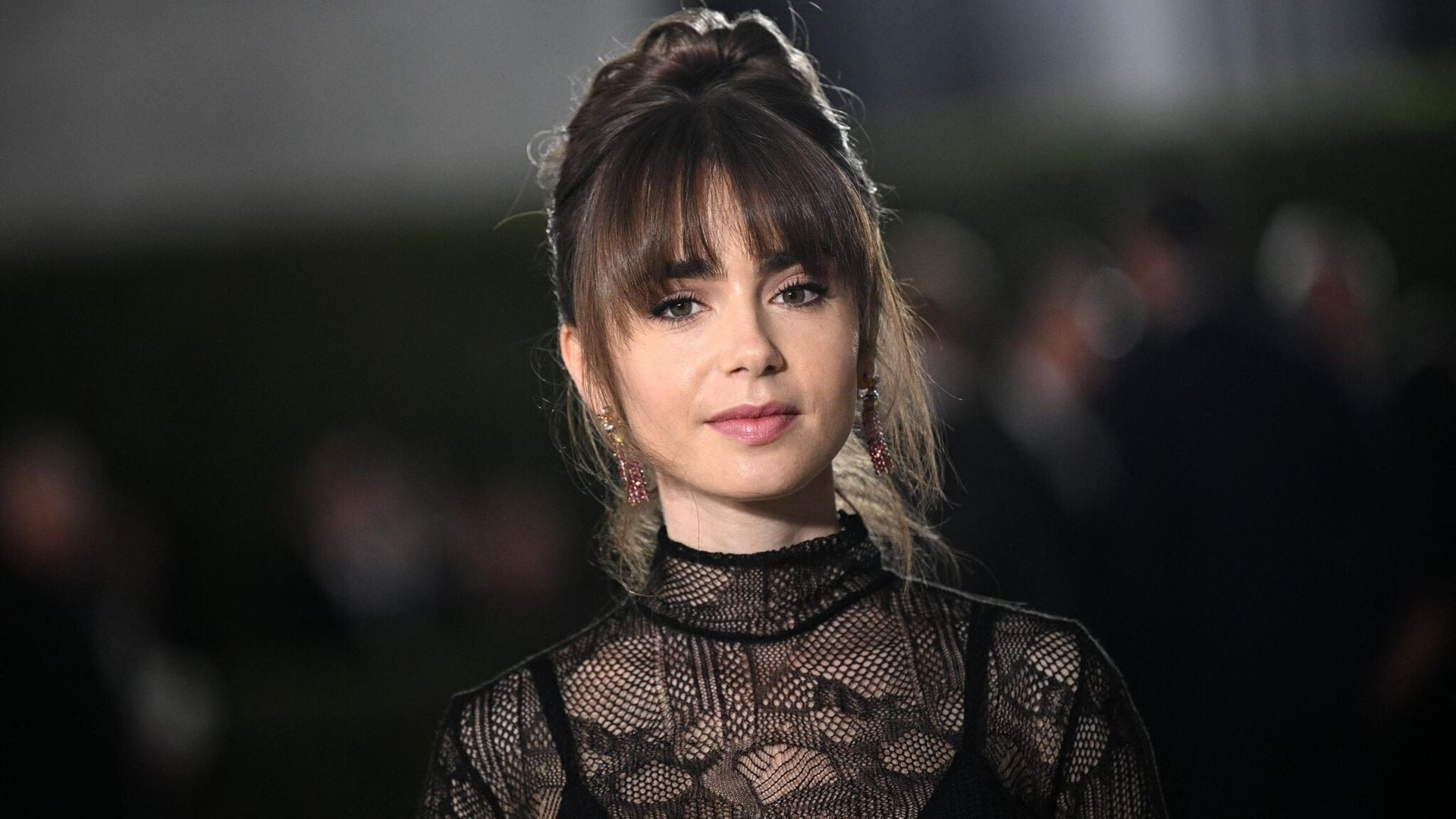 Lily Collins, de ‘Emily in Paris’, sufre el robo de sus anillos de boda en exclusivo spa