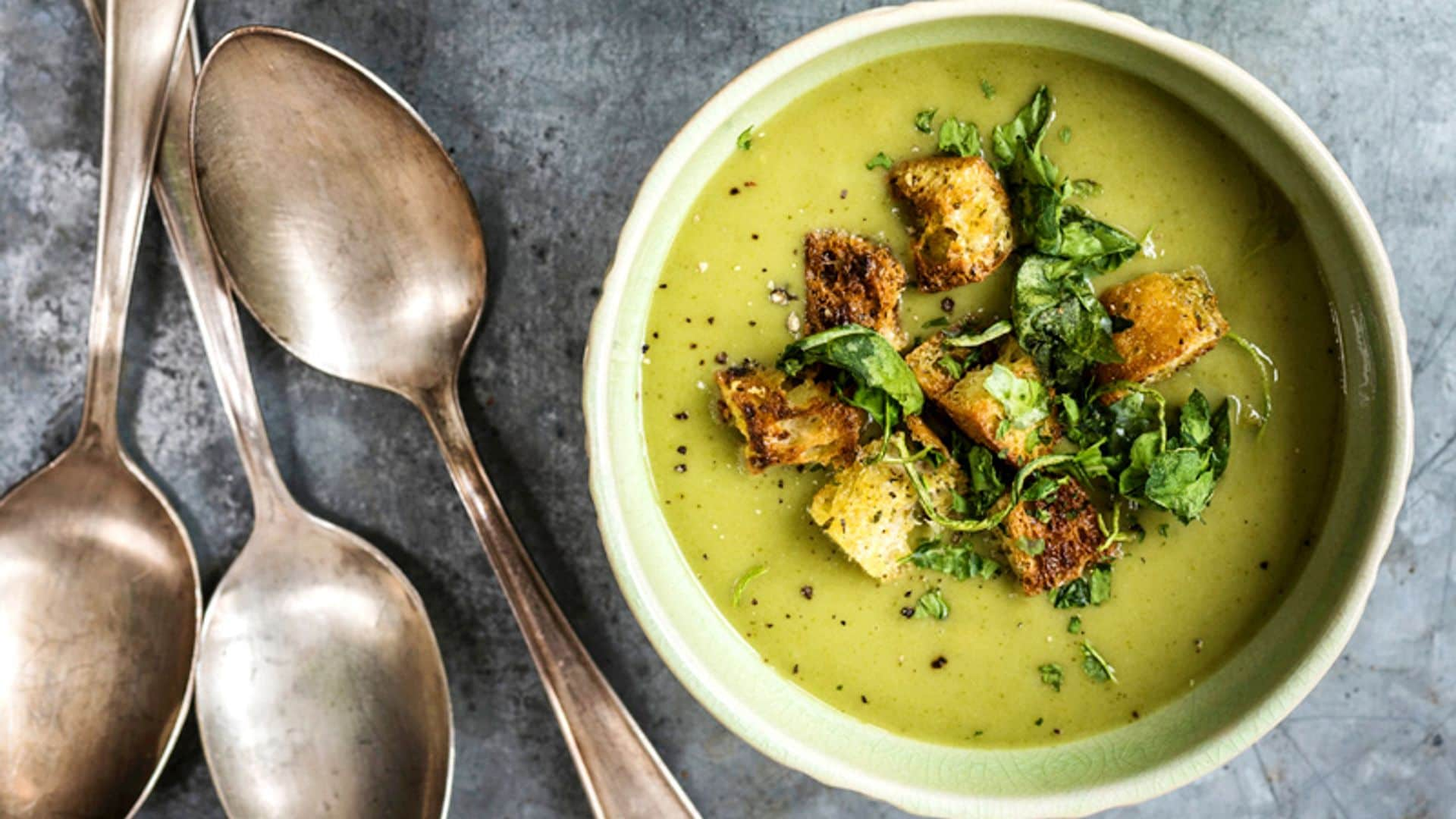 Crema de espinacas y nabos con ‘croutons’