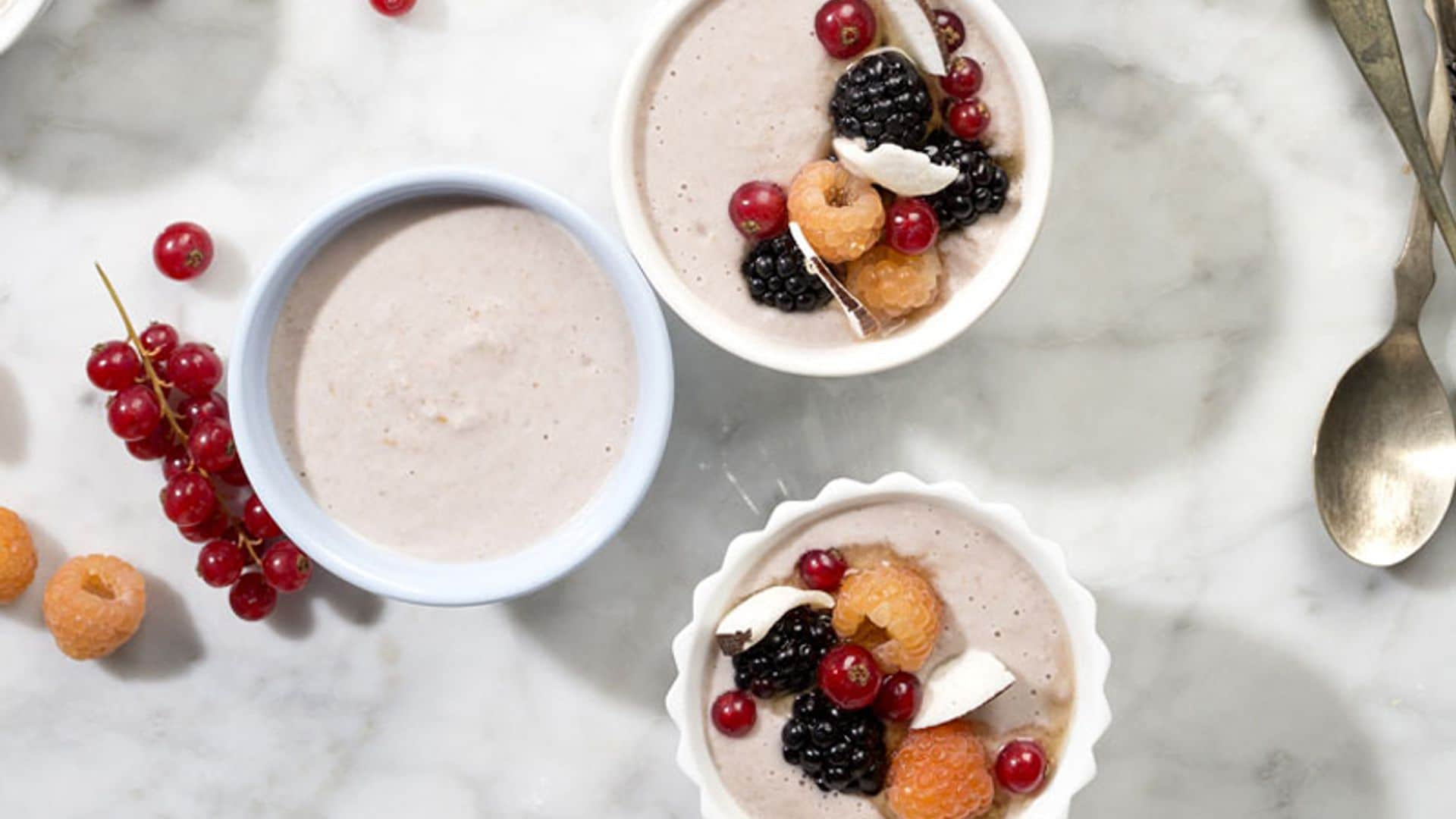 Yogur casero de avena, almendras y frambuesas