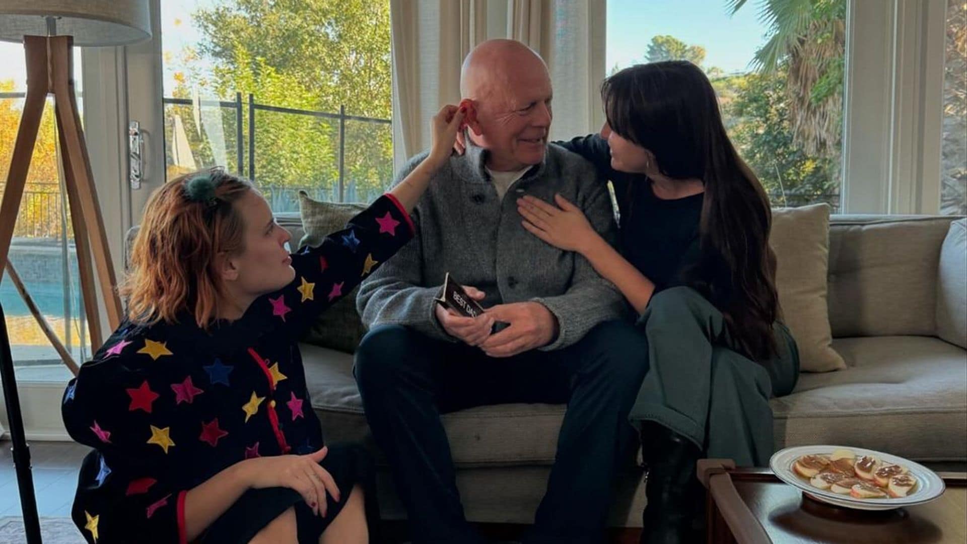 La conmovedora reaparición de Bruce Willis con sus hijas por Acción de Gracias