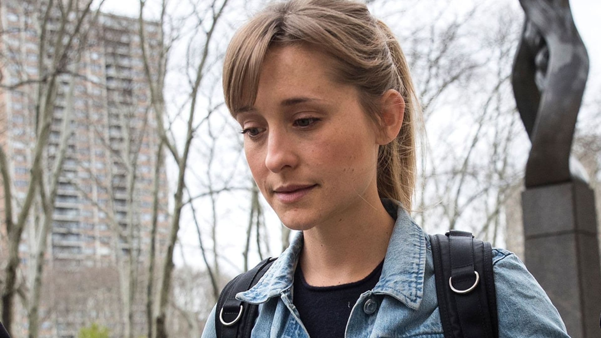 La liberación antes de tiempo de Allison Mack, actriz de Smallville, a dos años de ser condenada por el caso de NXIVM