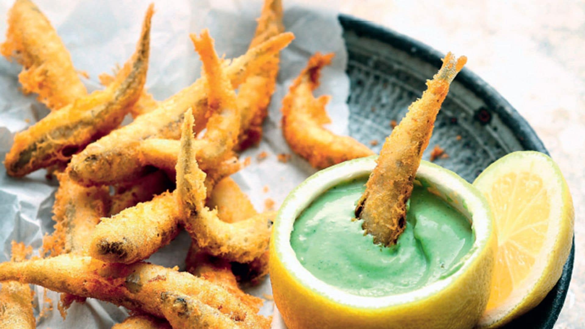 Fritura de boquerones con alioli de albahaca