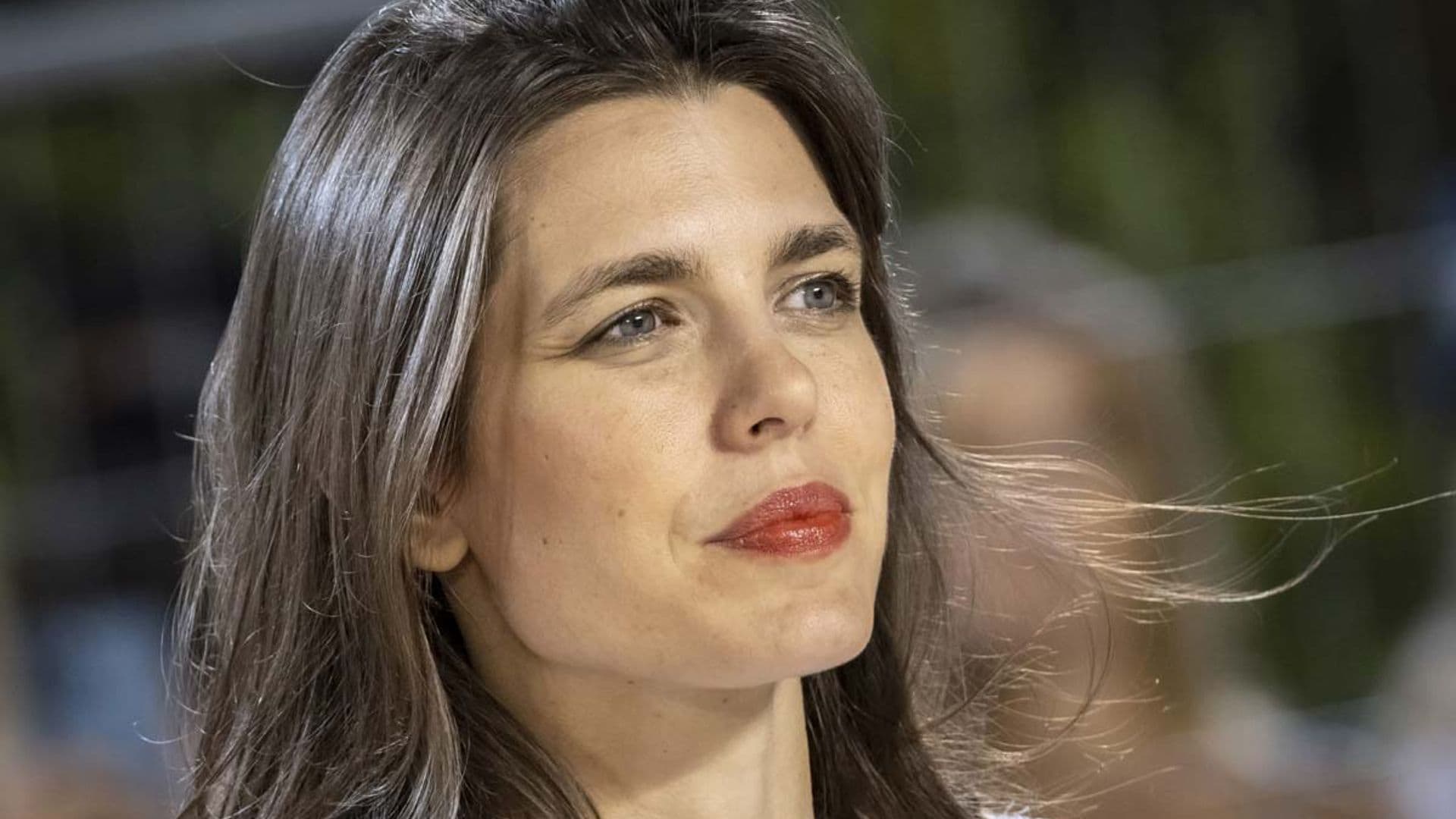 Compra el 'rojo Carlota Casiraghi' y las barras de labios que también favorecen a rubias y morenas