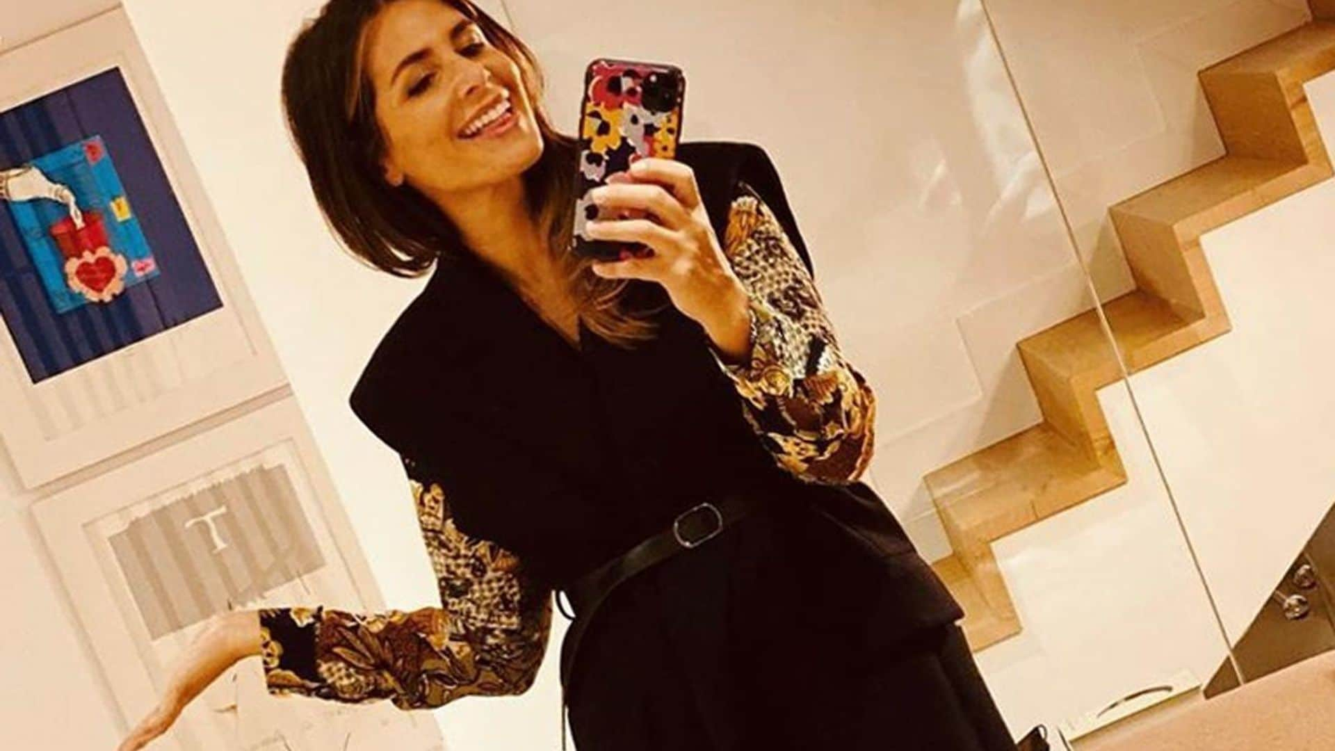 El último acierto de Nuria Roca con vestido de flores y chaleco 'wrap' de Zara