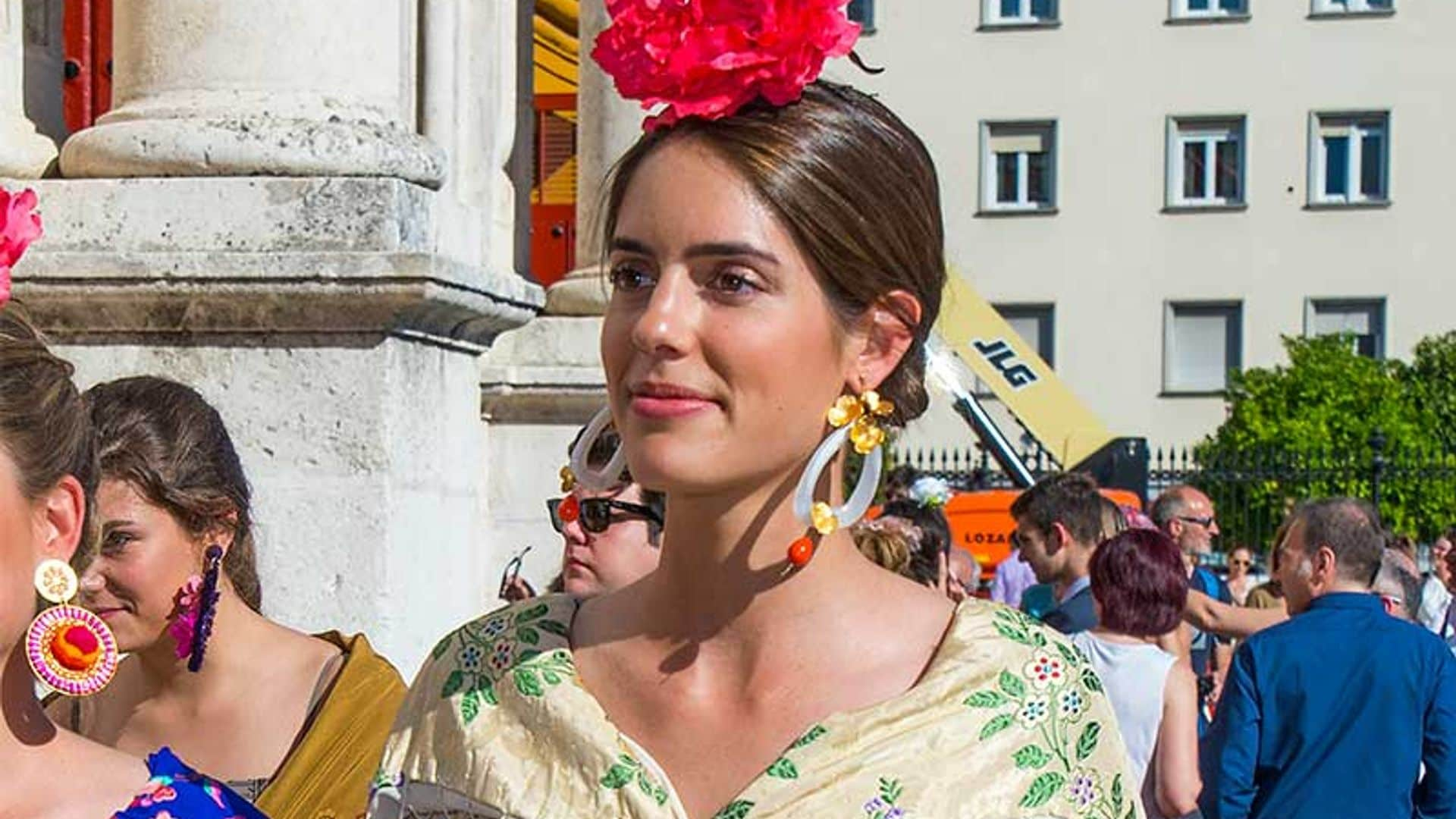 El poder de los accesorios llega a Sevilla: Sofía Palazuelo reinventa el traje de flamenca