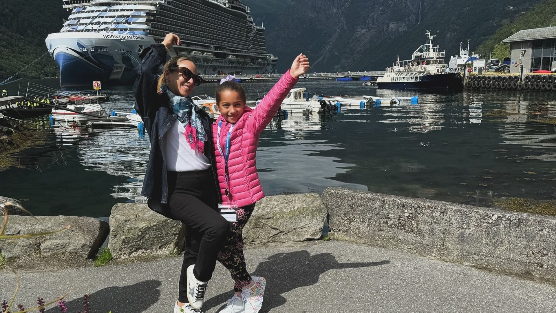 Adamari López y su hija Alaïa en su viaje por Noruega. 