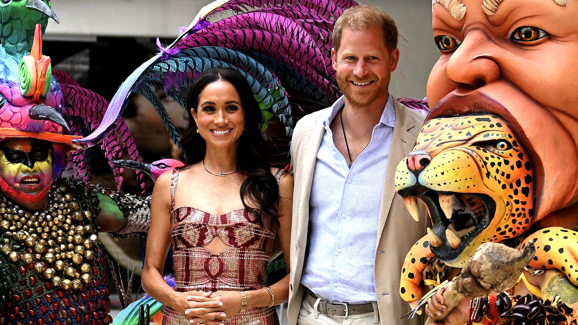 ¡Como auténticas estrellas! Harry y Meghan causan furor en su viaje a Colombia