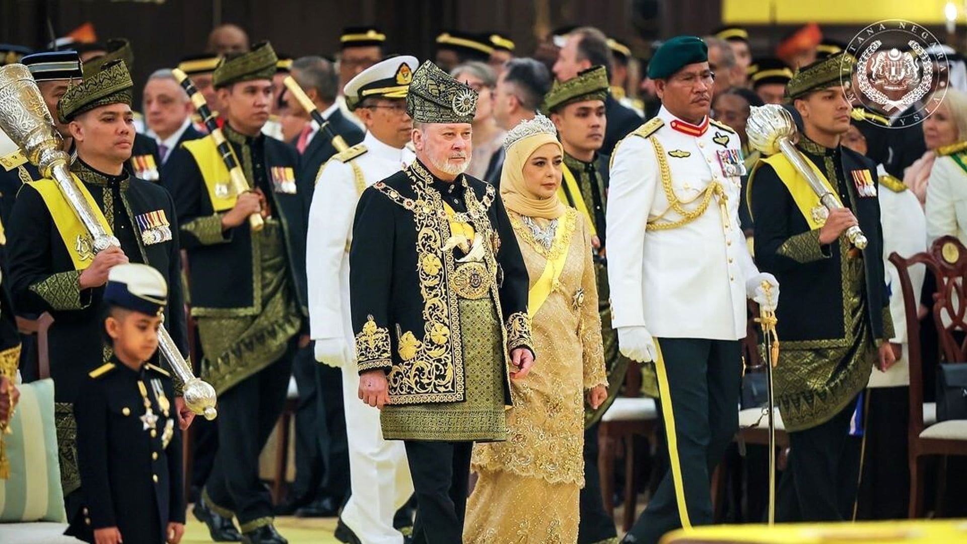 Así ha sido la impresionante coronación de los Reyes de Malasia con la presencia del sultán de Brunéi e importantes Casas reales