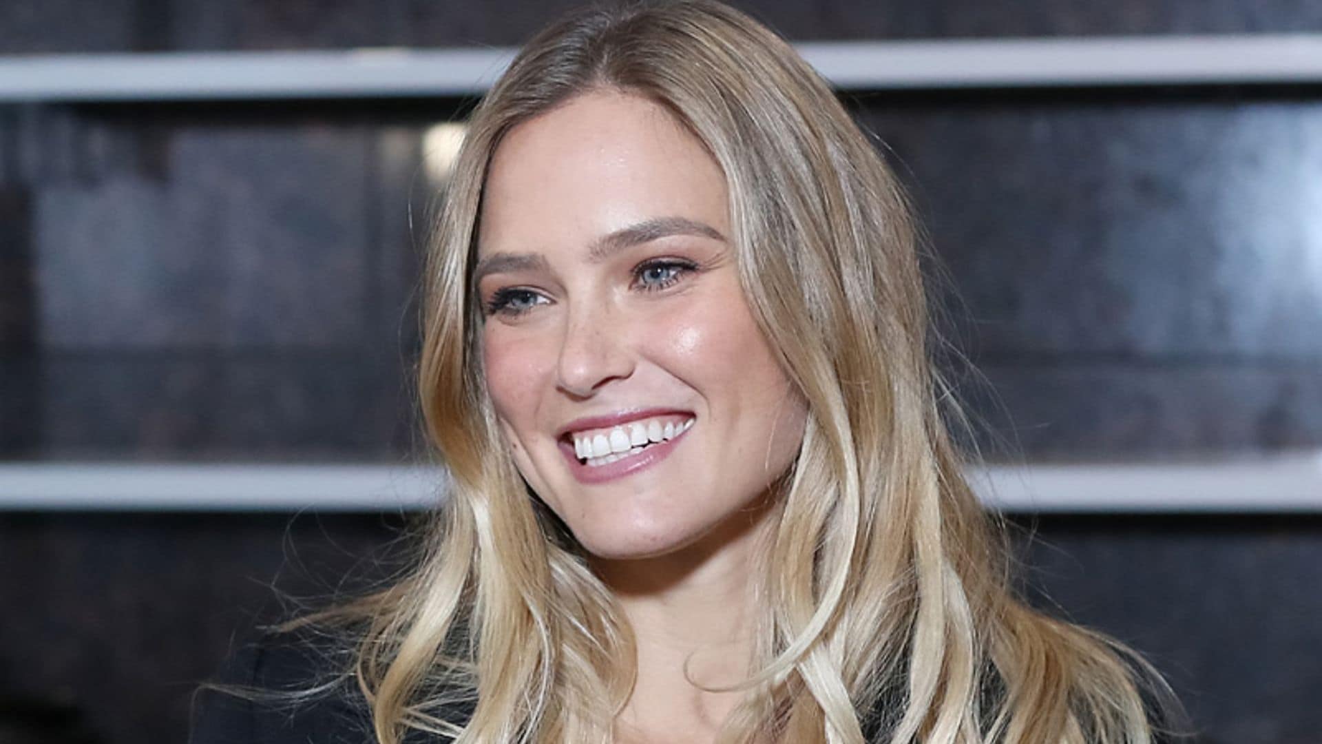 El 'selfie' con la que Bar Refaeli ha conseguido hacer viral su embarazo