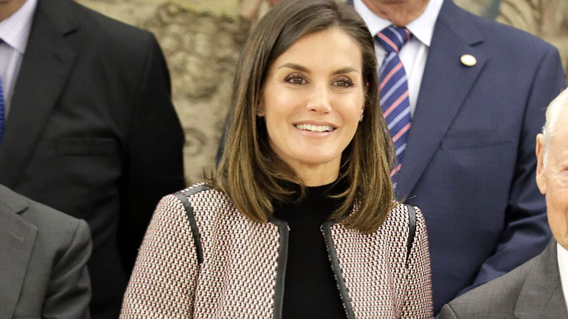 Doña Letizia: una chaqueta, tres versiones y el look ganador