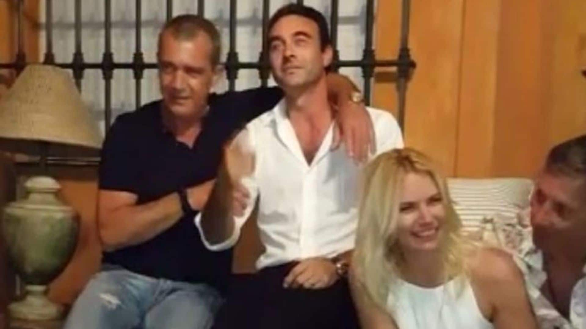 ¡Como dos auténticos reyes! El mano a mano de Antonio Banderas y Enrique Ponce