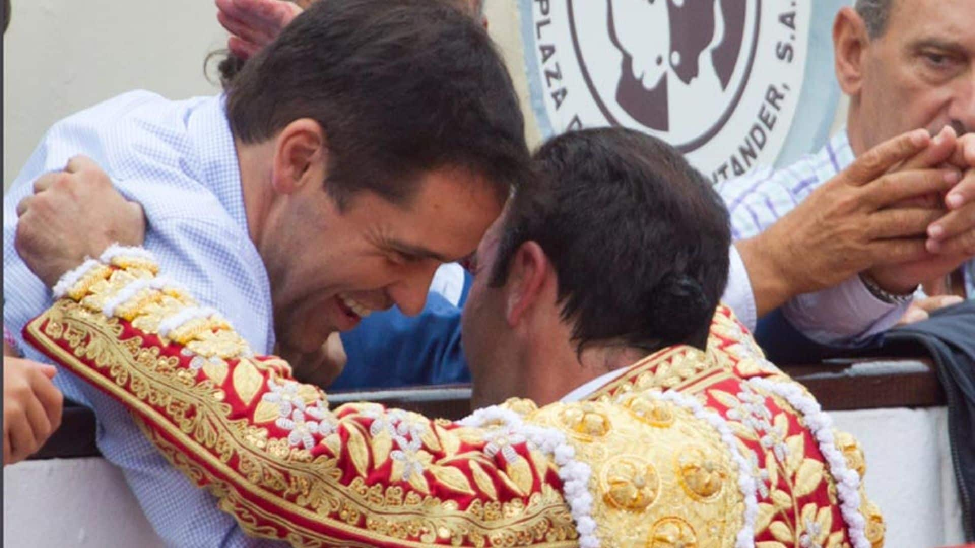 Luis Alfonso de Borbón felicita a su buen amigo Enrique Ponce tras una faena para la historia