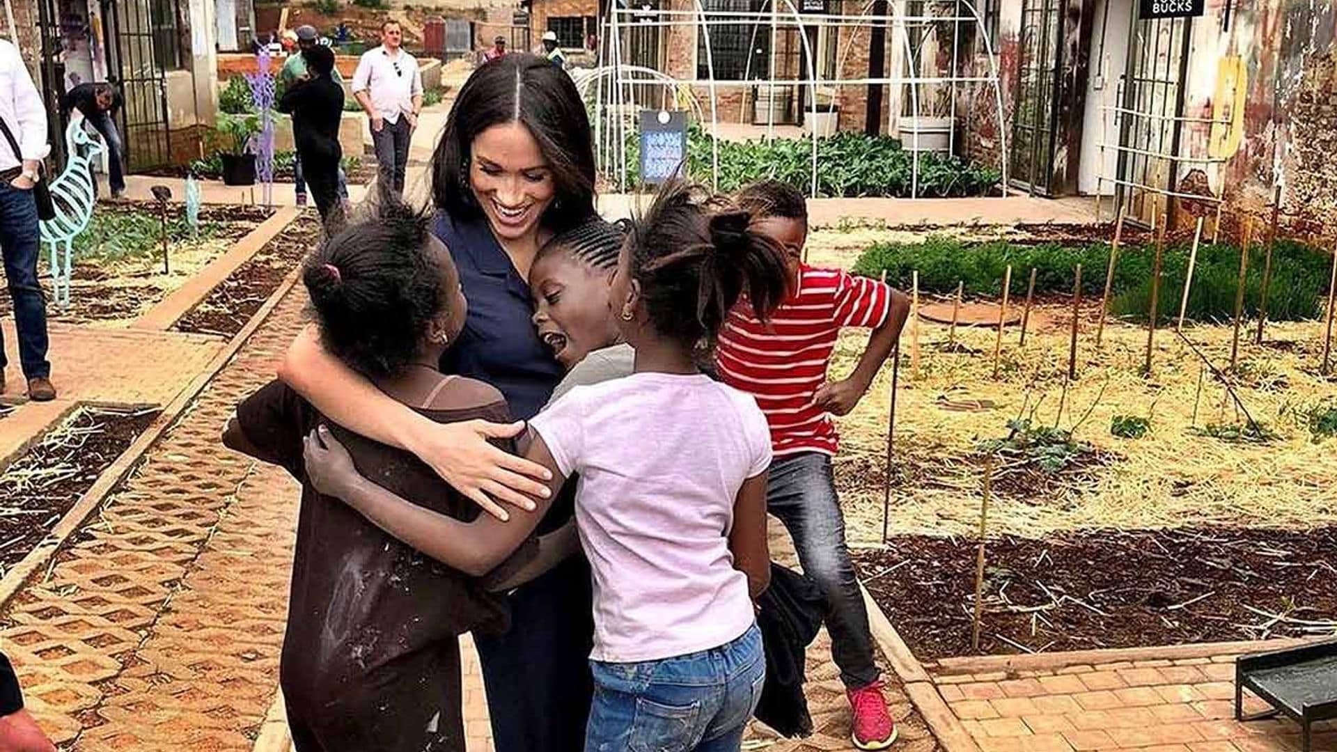 La curiosa anécdota de Meghan Markle en su visita por sorpresa a un estudio de arte