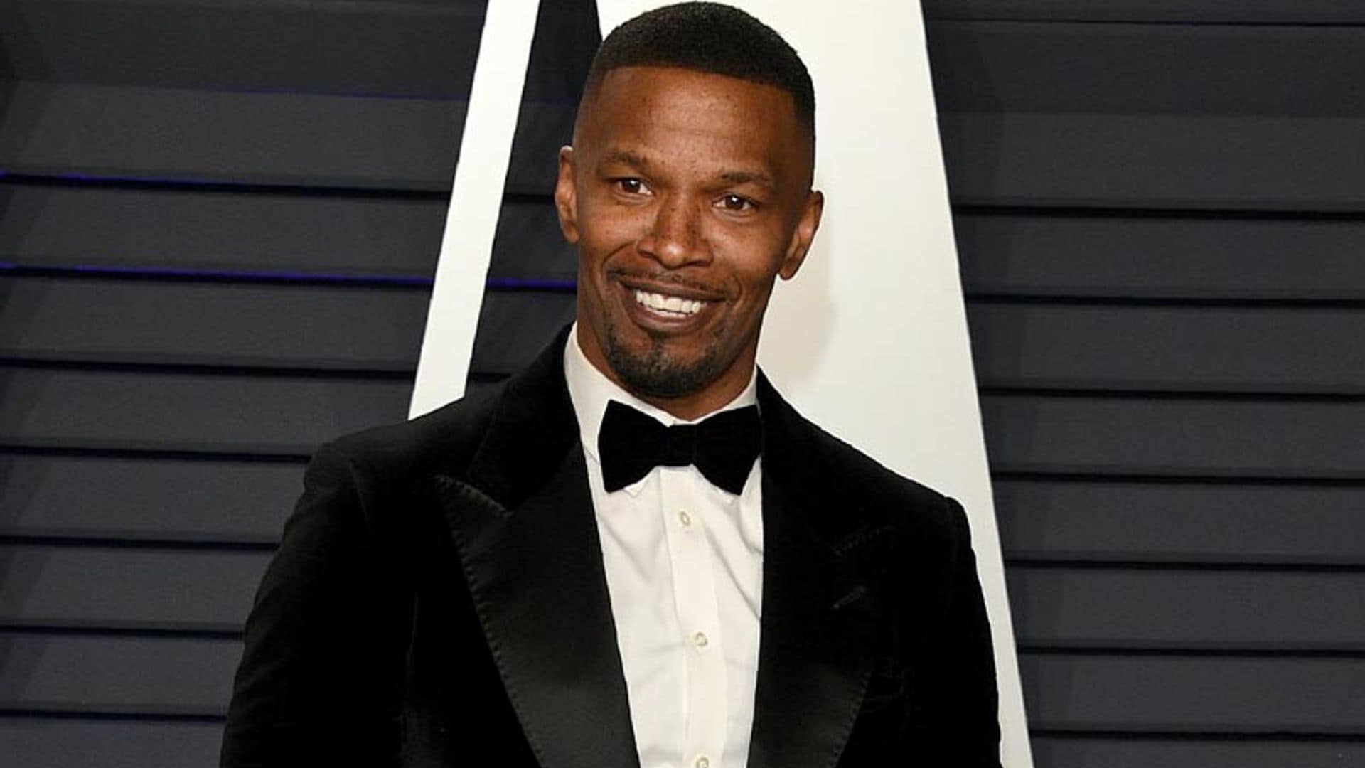 Jamie Foxx dice que está soltero y aparece con la actriz Jessica Szohr en las fiestas posteriores a los Oscar