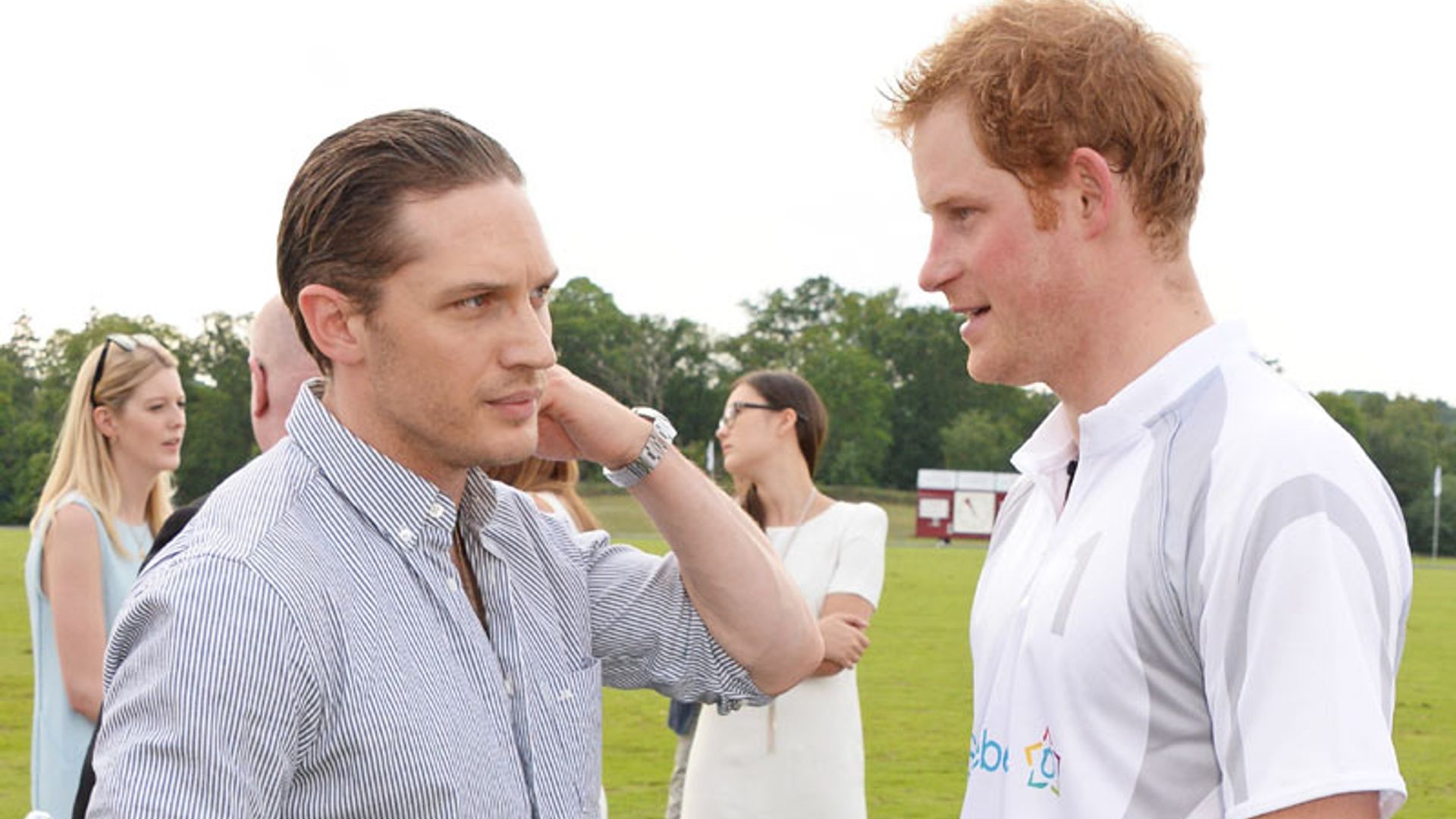 Harry de Inglaterra ‘hace leyenda’ para Tom Hardy