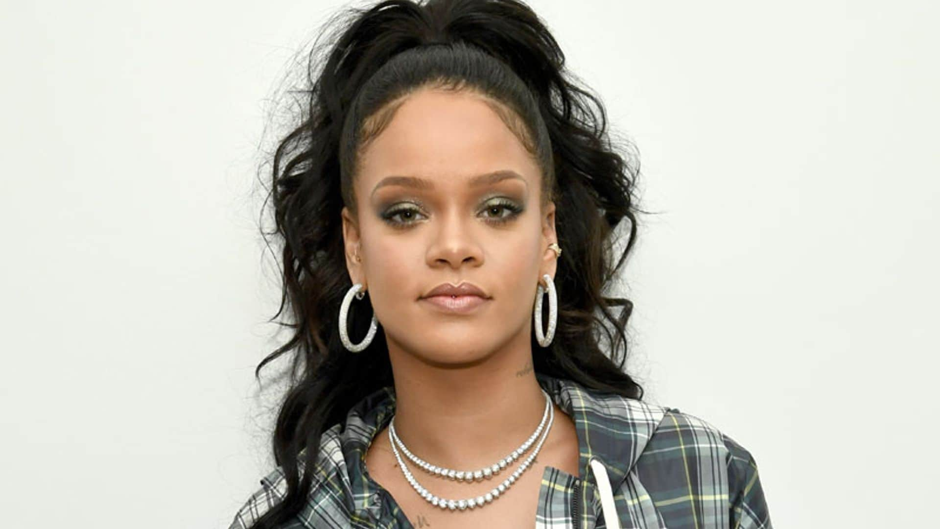 Rihanna explica por qué no usaba maquillaje en su adolescencia