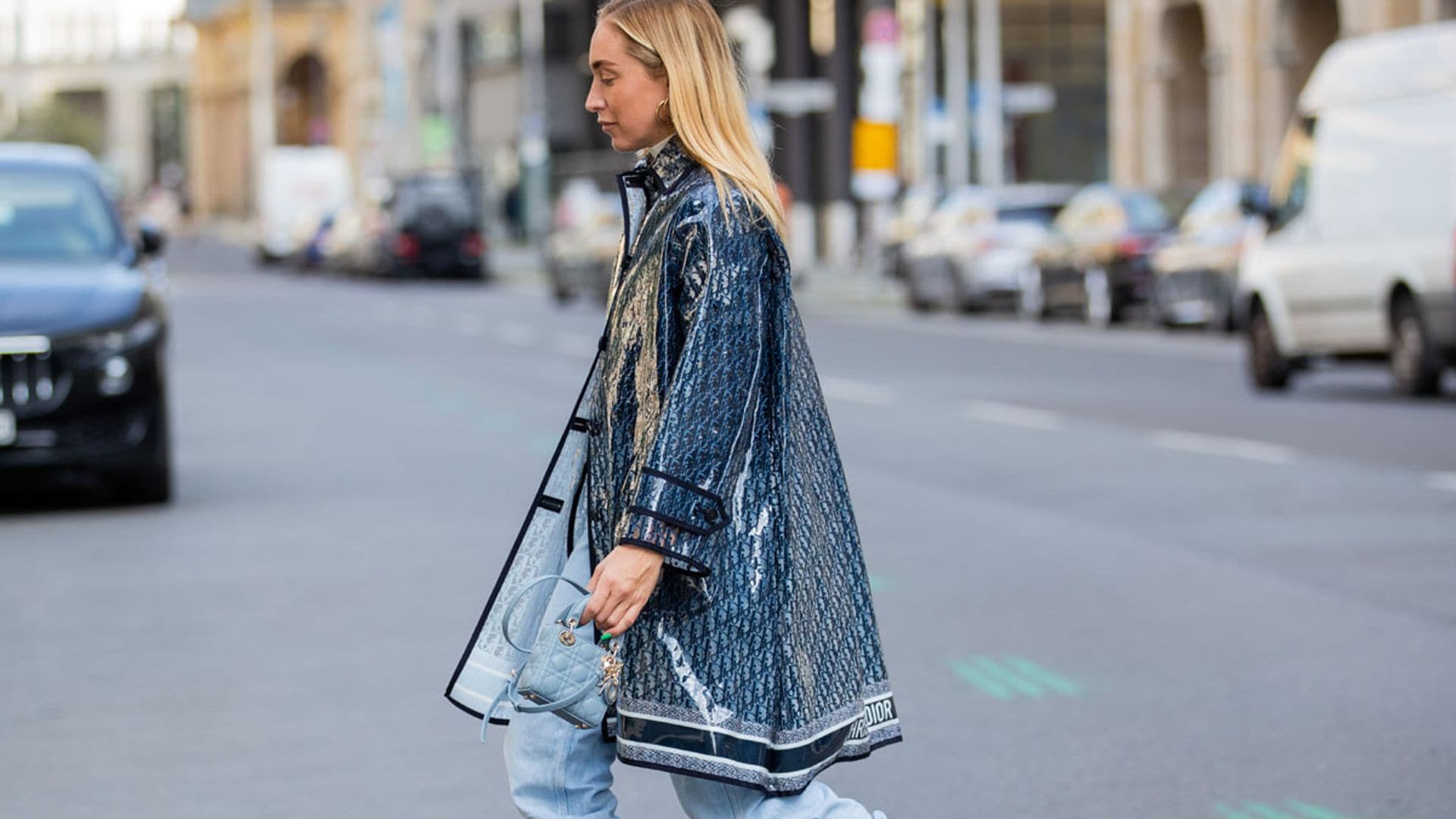 Al mal tiempo, buena cara: looks alegres y cómodos para días de lluvia