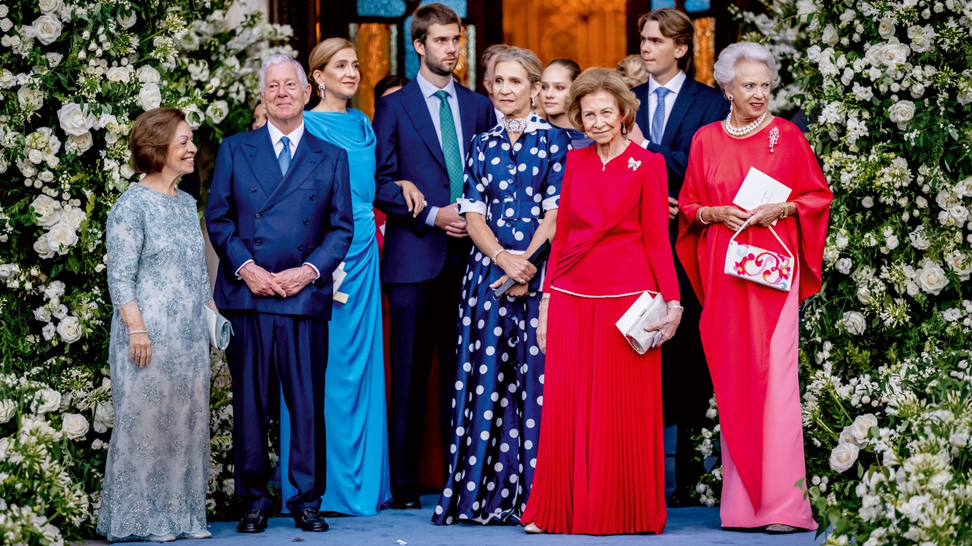 HOLA 4184 Doña Sofía con sus hijas y sus nietos en la boda de Teodora de Grecia