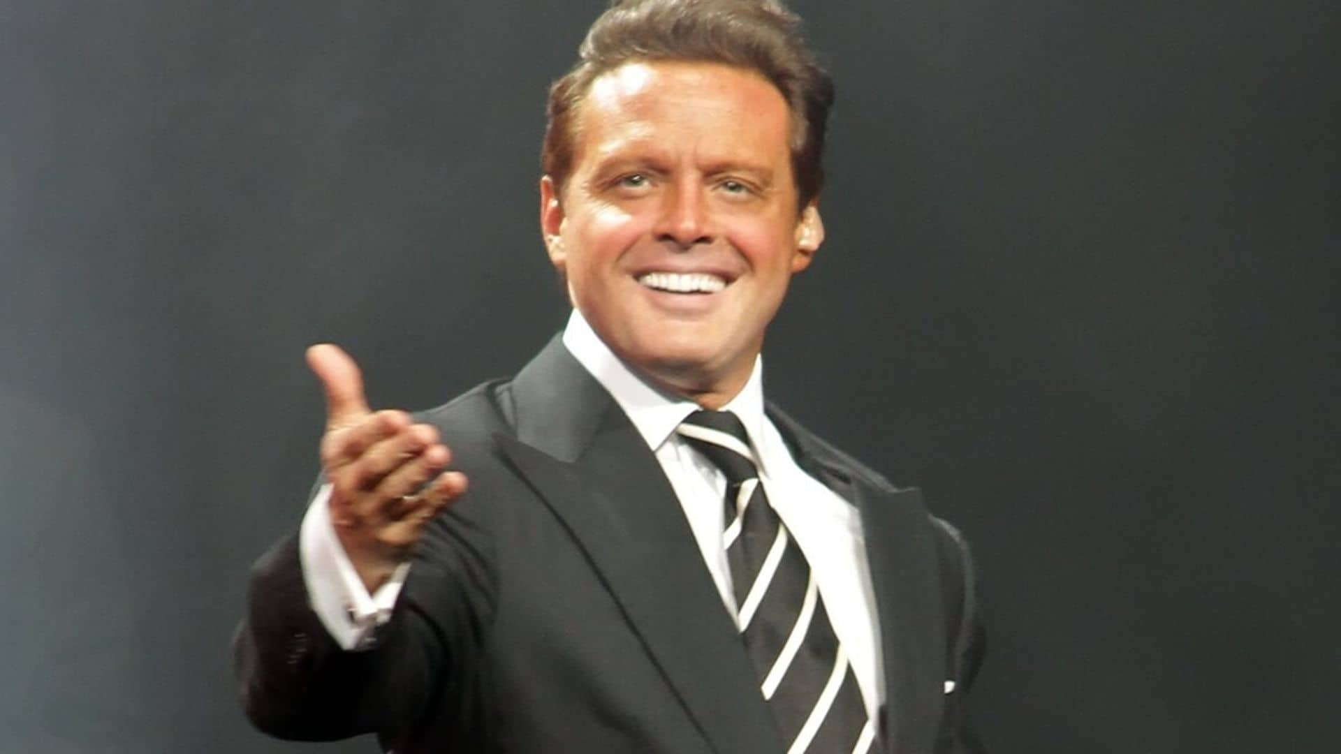 Todo lo que ¡HOLA! contó sobre Luis Miguel que no se ve en la serie