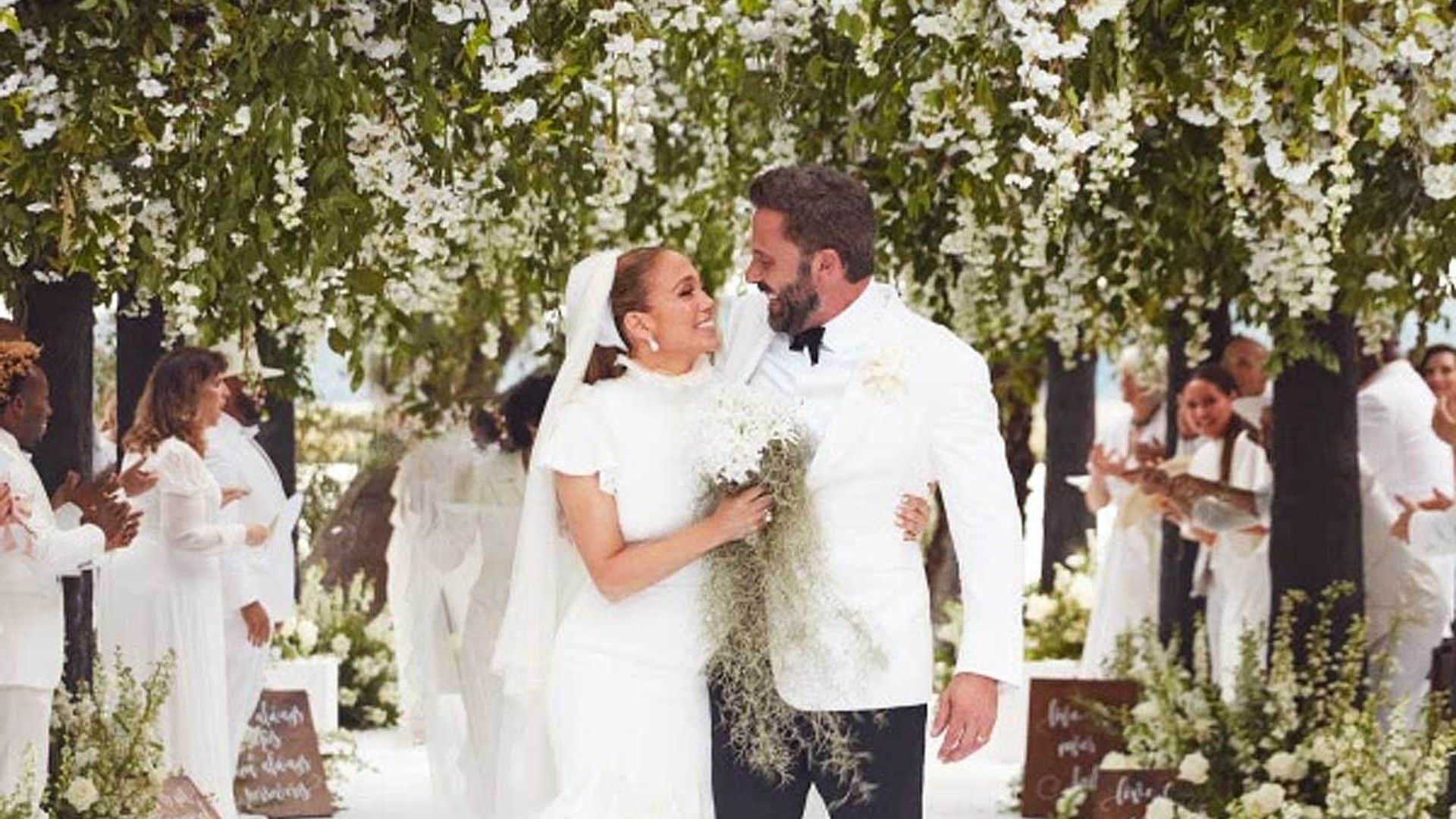 Jennifer Lopez comparte los detalles más románticos y los contratiempos de su boda con Ben Affleck