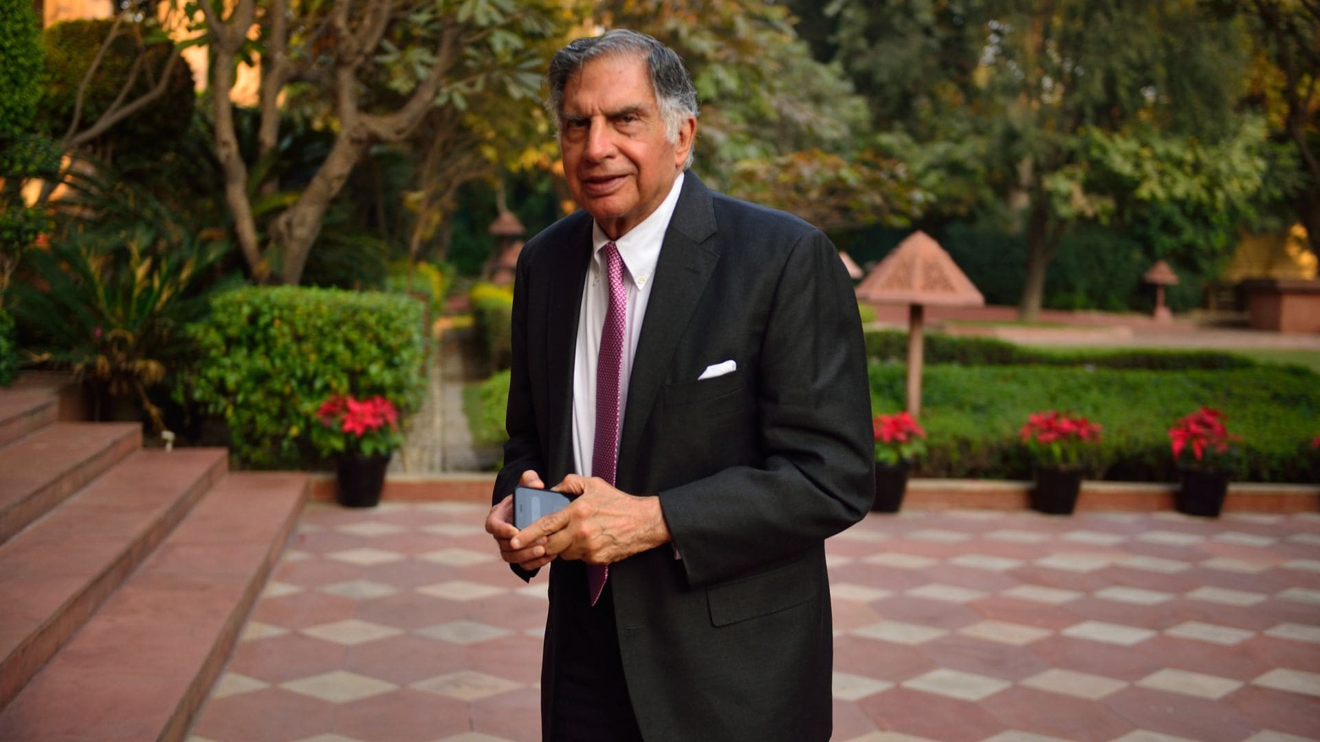 El fallecido magnate indio Ratan Tata deja gran parte de su fortuna a su perro Tito