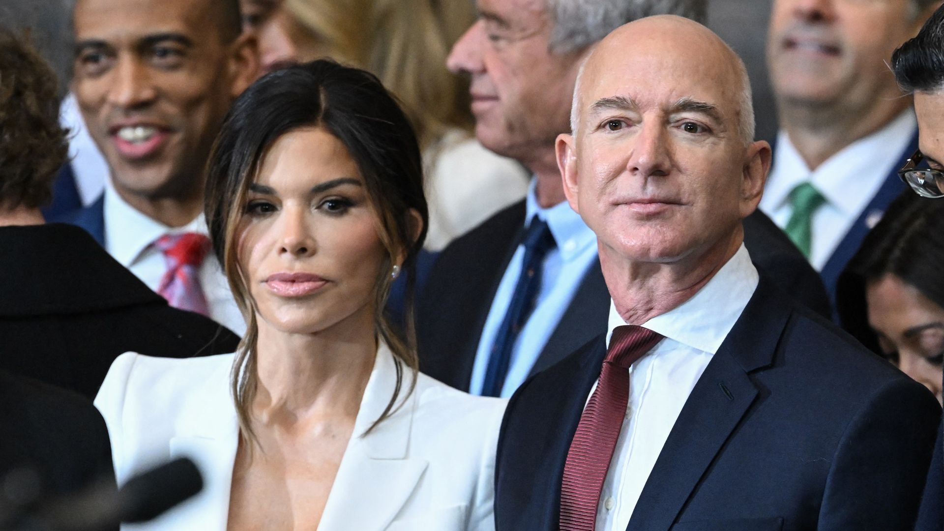 Jeff Bezos, Lauren Sánchez y Elon Musk; entre otros llegan la toma de posesión en la Casa Blanca